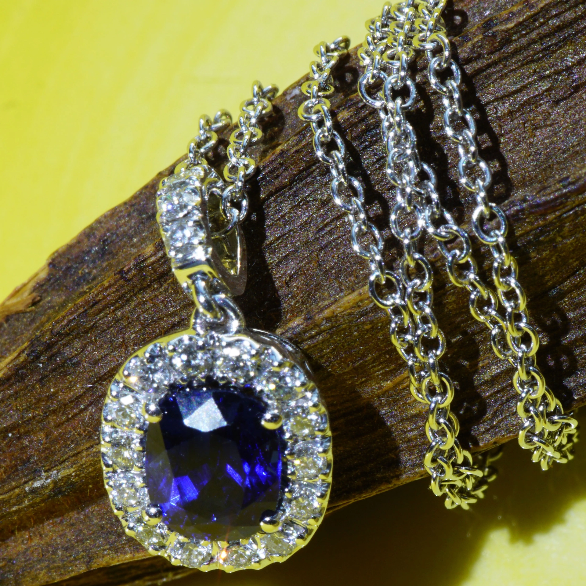 Top Saphire Brilliant Pendant with Chain 18 kt White Gold 1.14 ct AAA+