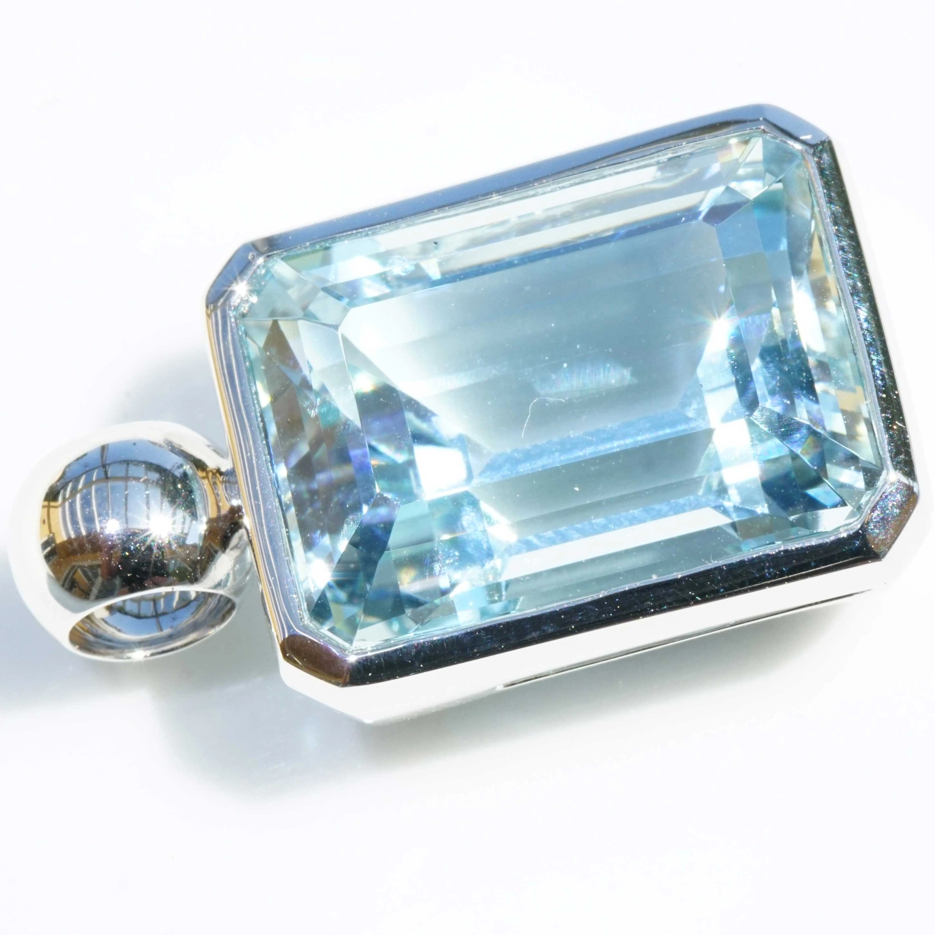Newly arrived! Aquamarine Pendant 18 White Gold 17.66 ct  fine Quality feine Cut