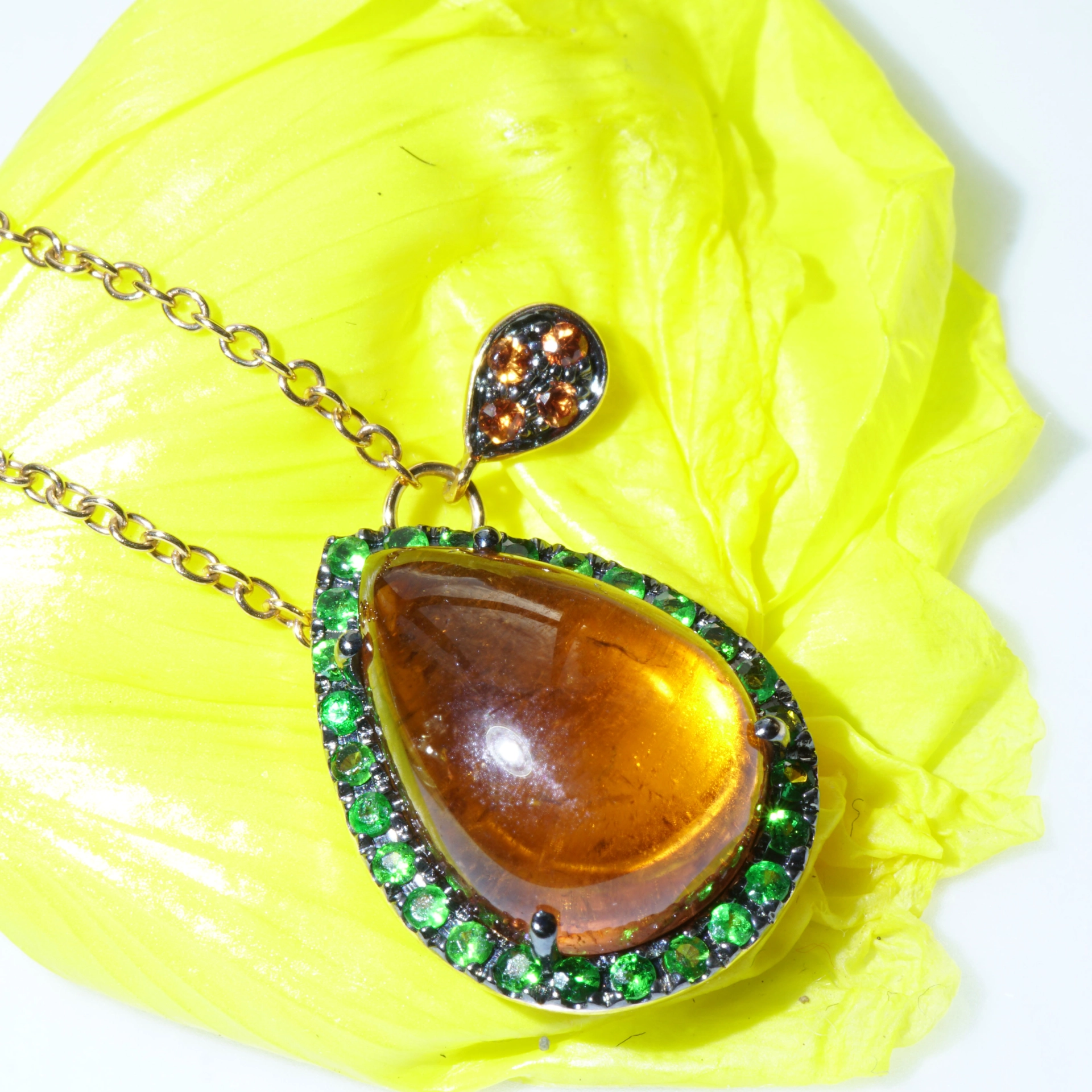 Turmalin Pendant..great Color...green Tsavorith and yellow-pinkish Turmalin and Saphire 18 kt Rosegold