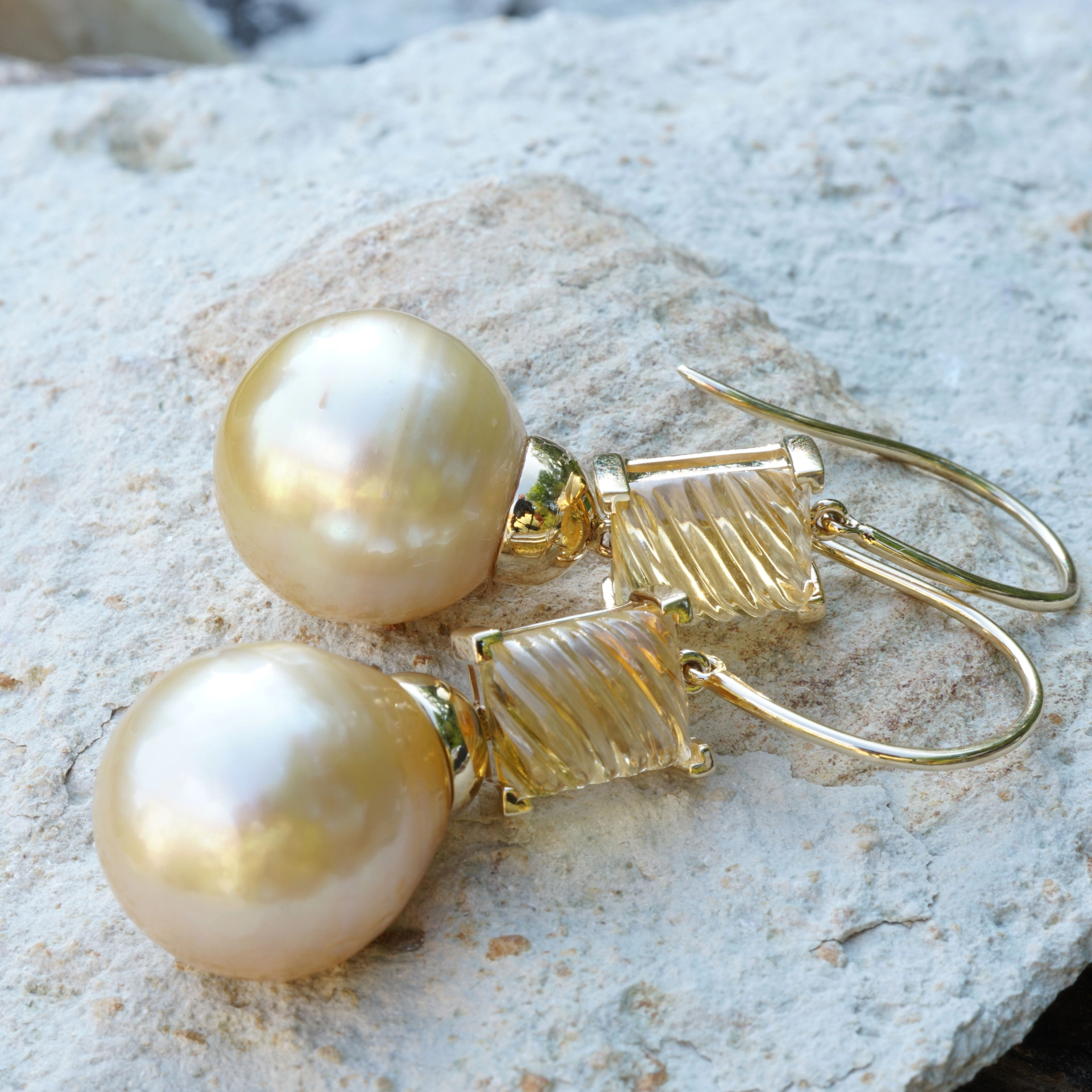 Citrin Southsea Pearl Earrings 18 kt Gold 41 x 15,5 mm ....quite huge