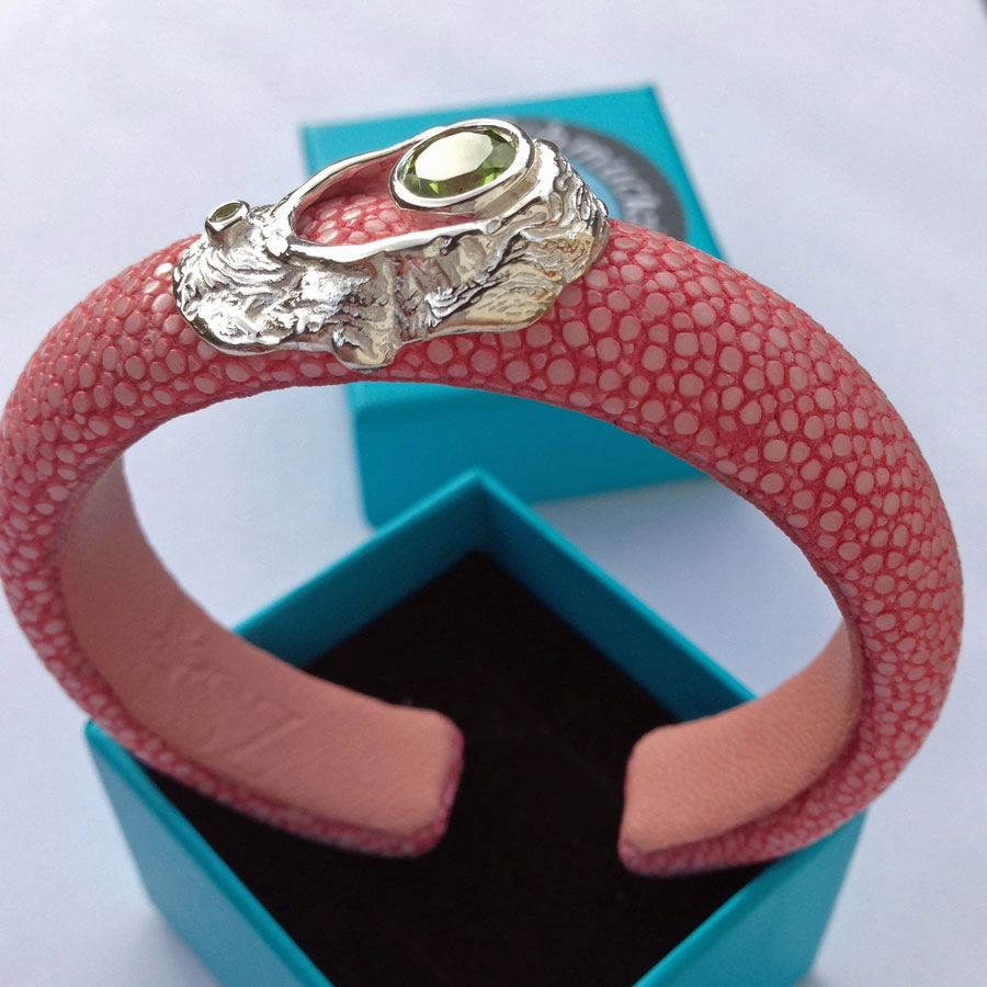 Peridot-Rochenleder-Armreif, 925/-Silber