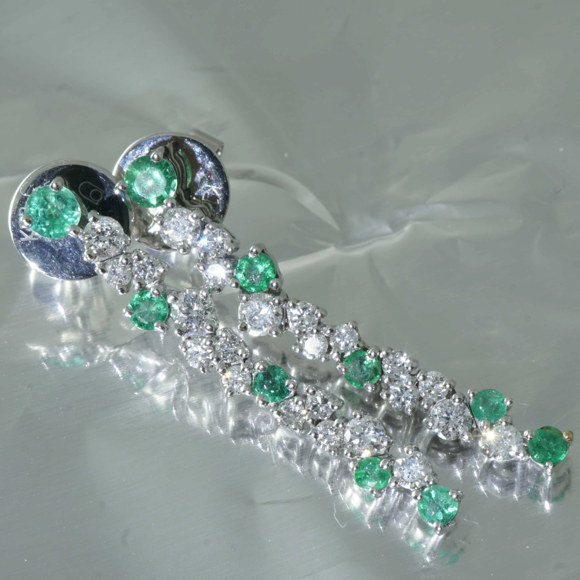 Emerald Brilliant Earrings 18 kt White Gold...for a glorious Appearance