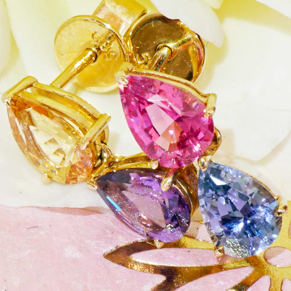 Saphire Earrings blue pink apricot purple 18 kt Yellow Gold Ilanka Mine Madagascar