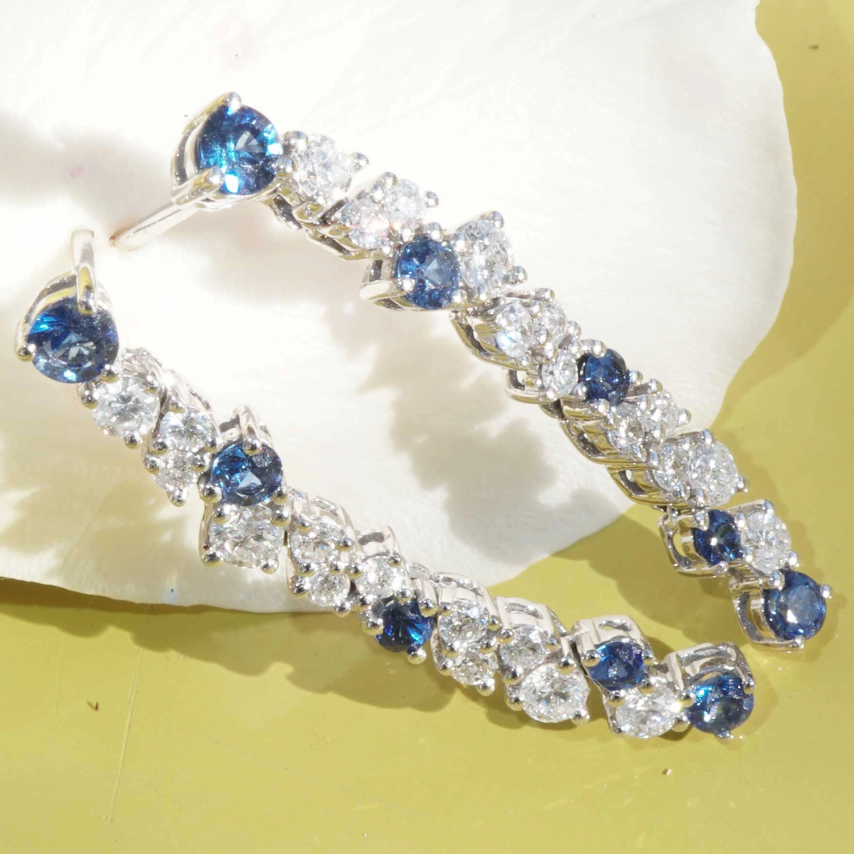 Saphire Brilliant Earrings 18 kt White Gold...for a glorious Appearance