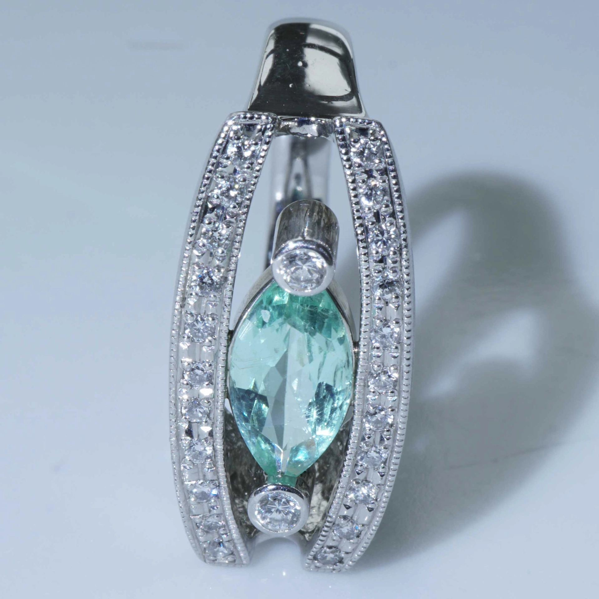 Paraiba Brilliant Ring 0.847 ct 0.28 ct Platinum almost eyeclear