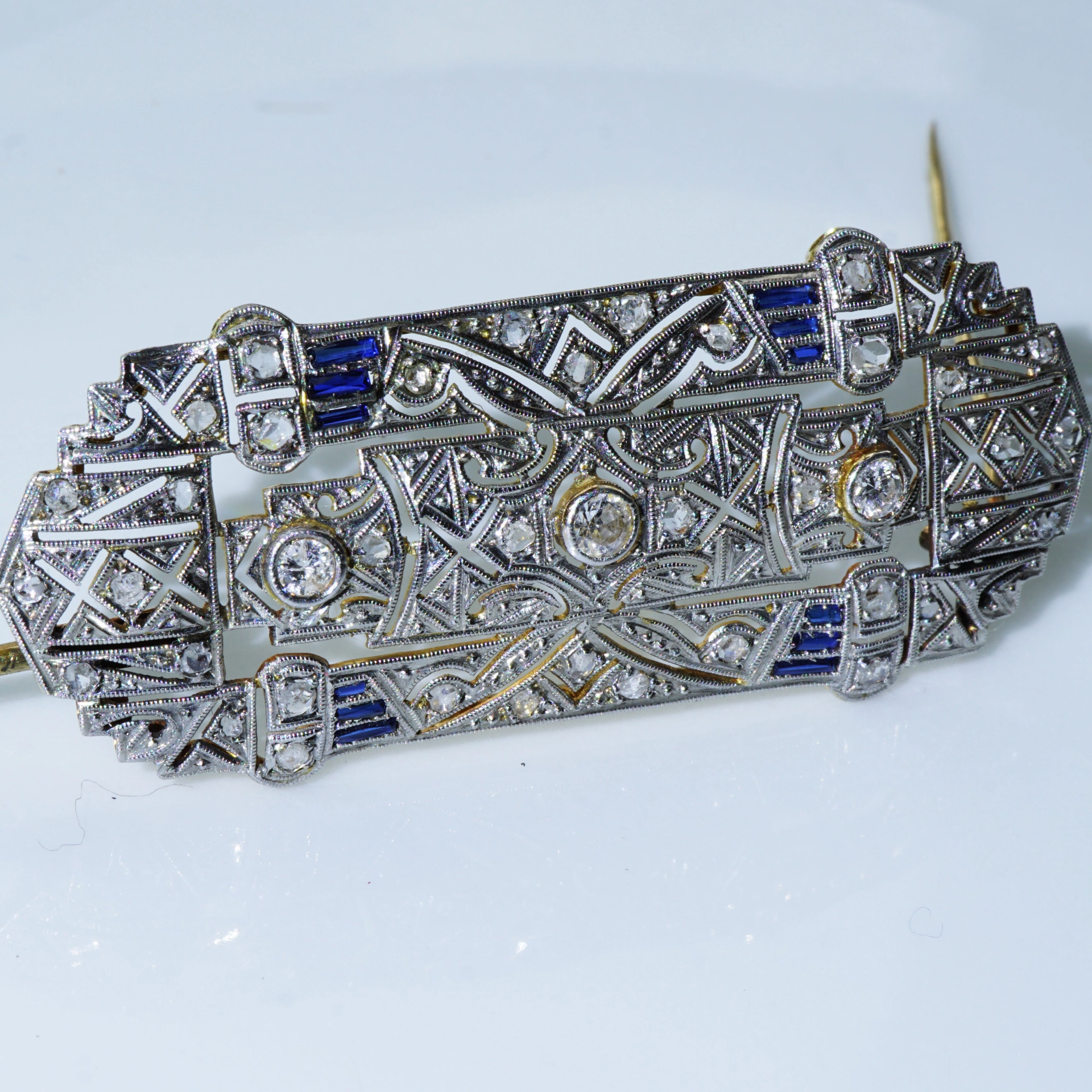 Art Deco Brooch 1930 18 kt Whitegold Yellowgold 0.69 ct...great Time