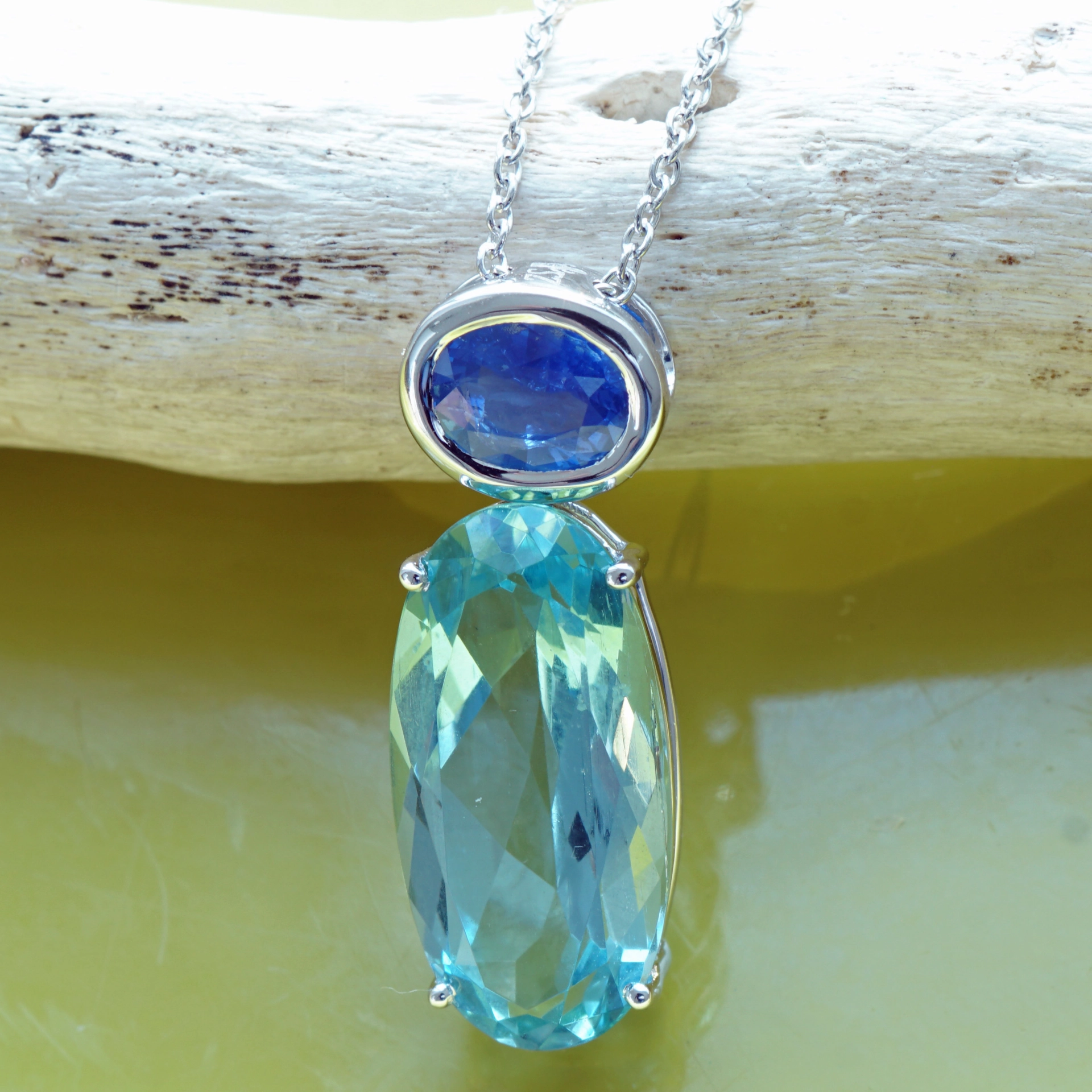 Aquamarin Saphir Anhänger m. Kette 750er Weissgold 4.59 ct 0.69 ct AAA