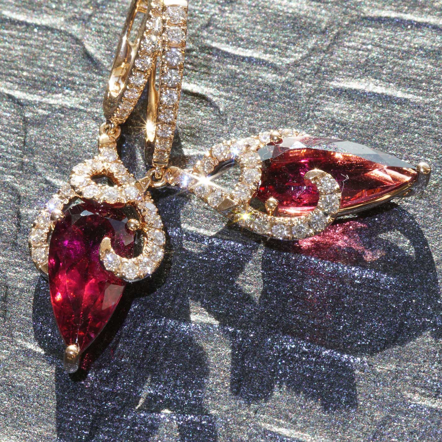 Rubellite Brilliant Earrings 750 Rose Gold 6 ct 0.70 ct.. Exception Tourmalines from Mozambique AAA+ it doesn't get any better