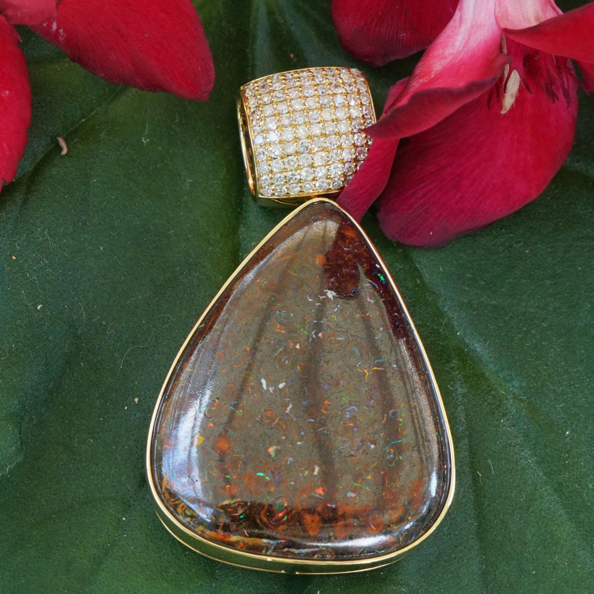Opal Matrix Brilliant Pendant 31 ct 0.46 W SI-P 750 Yellow Gold AUSTRALIA