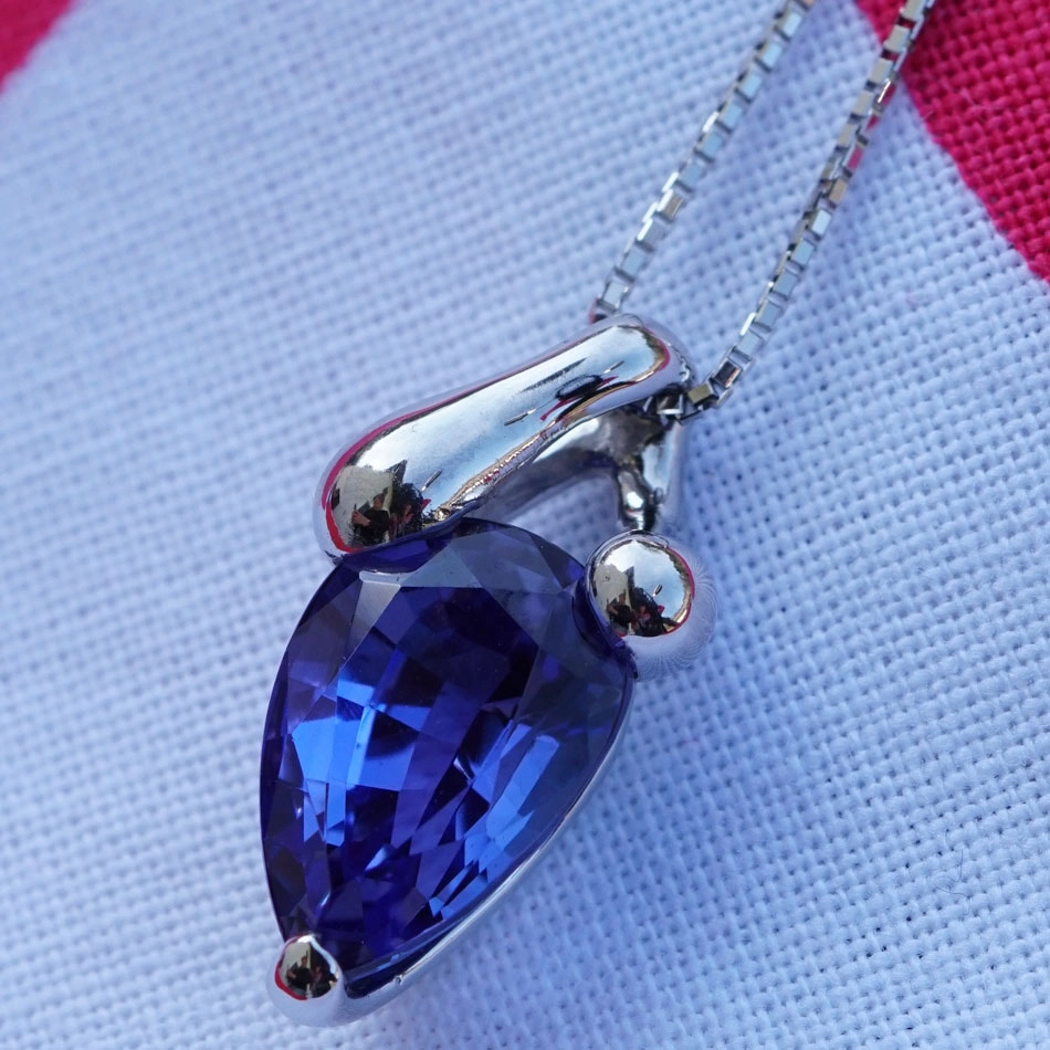 Tansanit Anhänger mit Kette in Platin