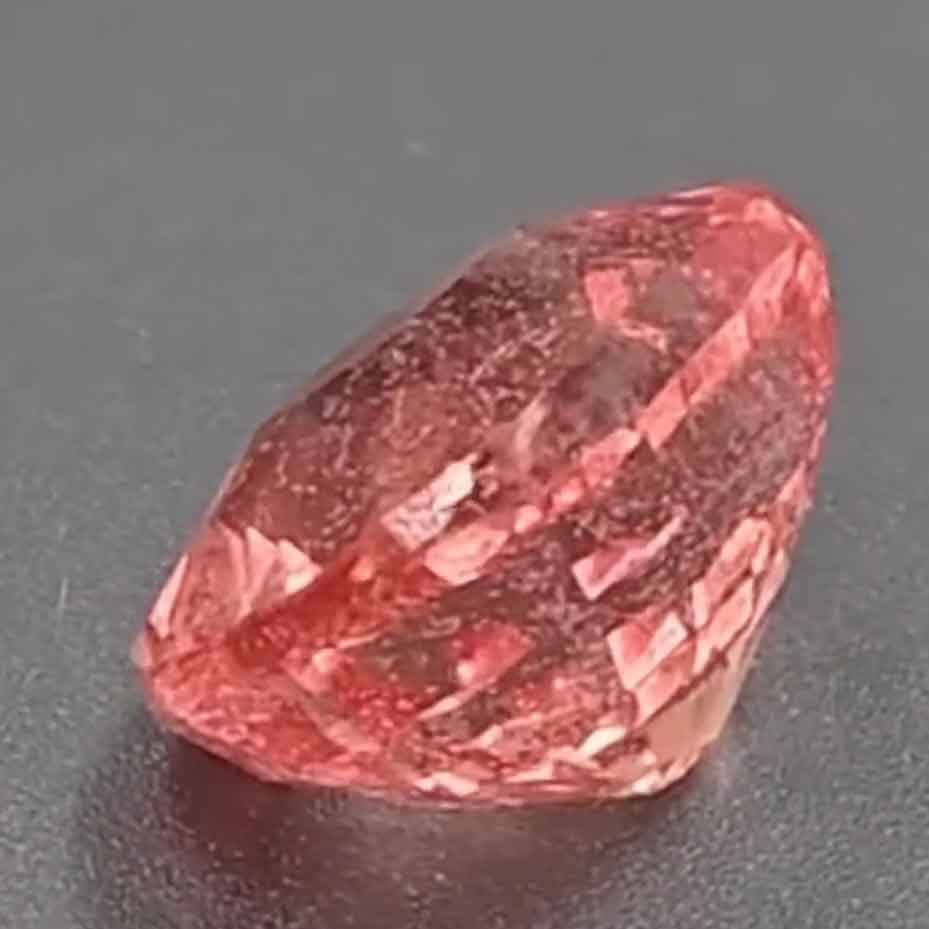 Very Rare Hackmanit 4.7 ct with GRS Certificate apricot-pink