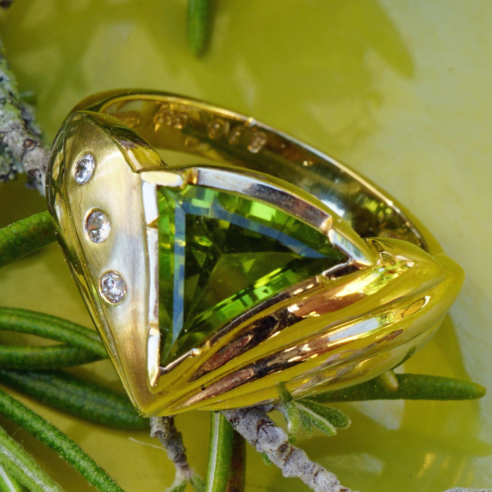 Peridot Brillant Ring 585er Gelbgold  0.06 ct W VS .....green energy