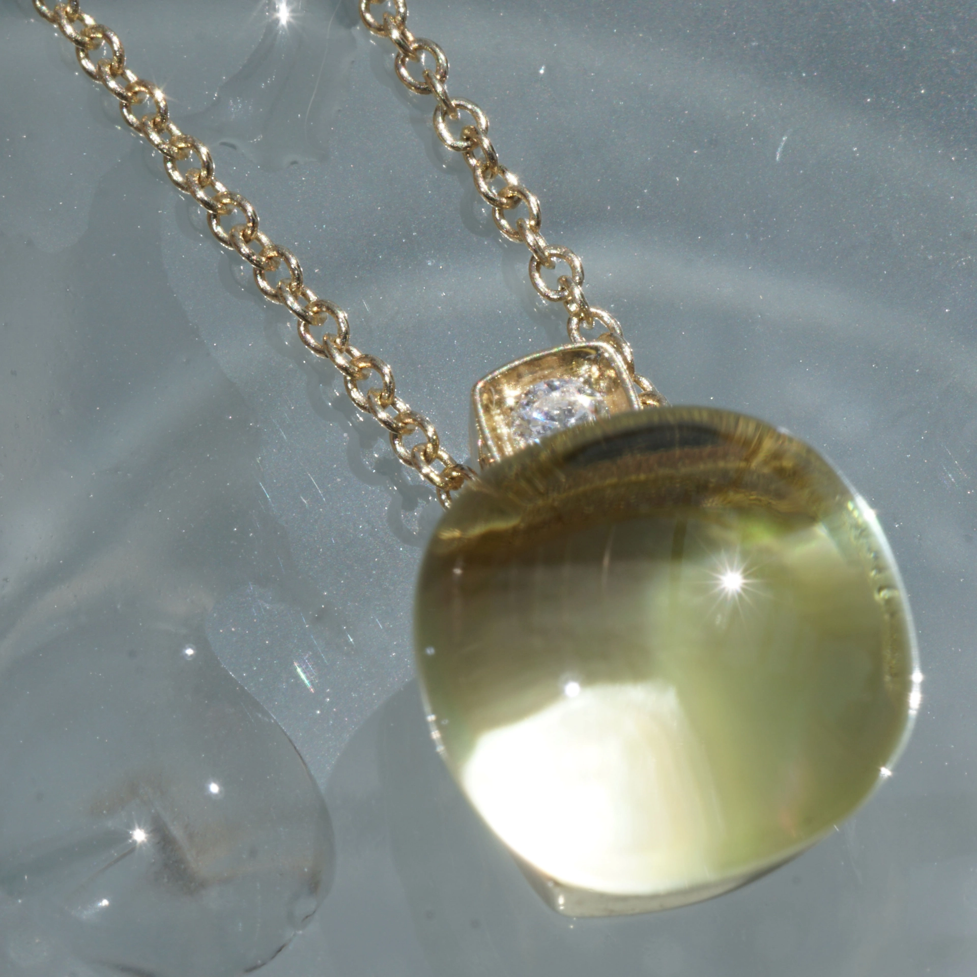 Lemonquartz Brilliant Pendant with Chain 18 kt Yellow Gold...perfekt floating Effect