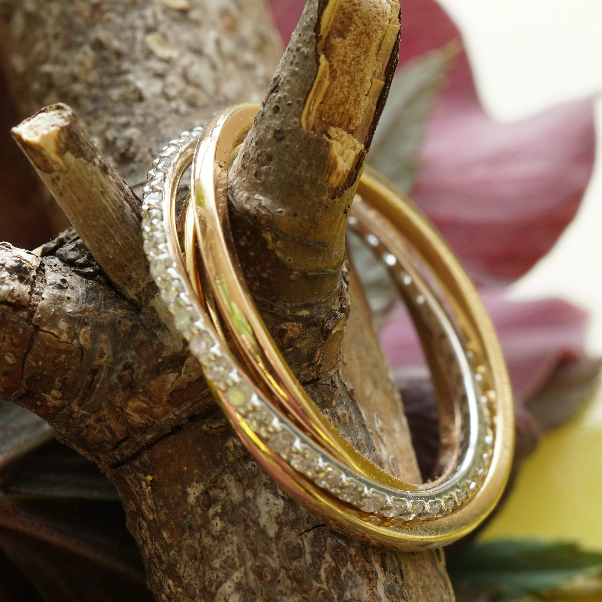 Diamond Ring 0.40 ct W SI-P....intertwined...2 times....elegant
