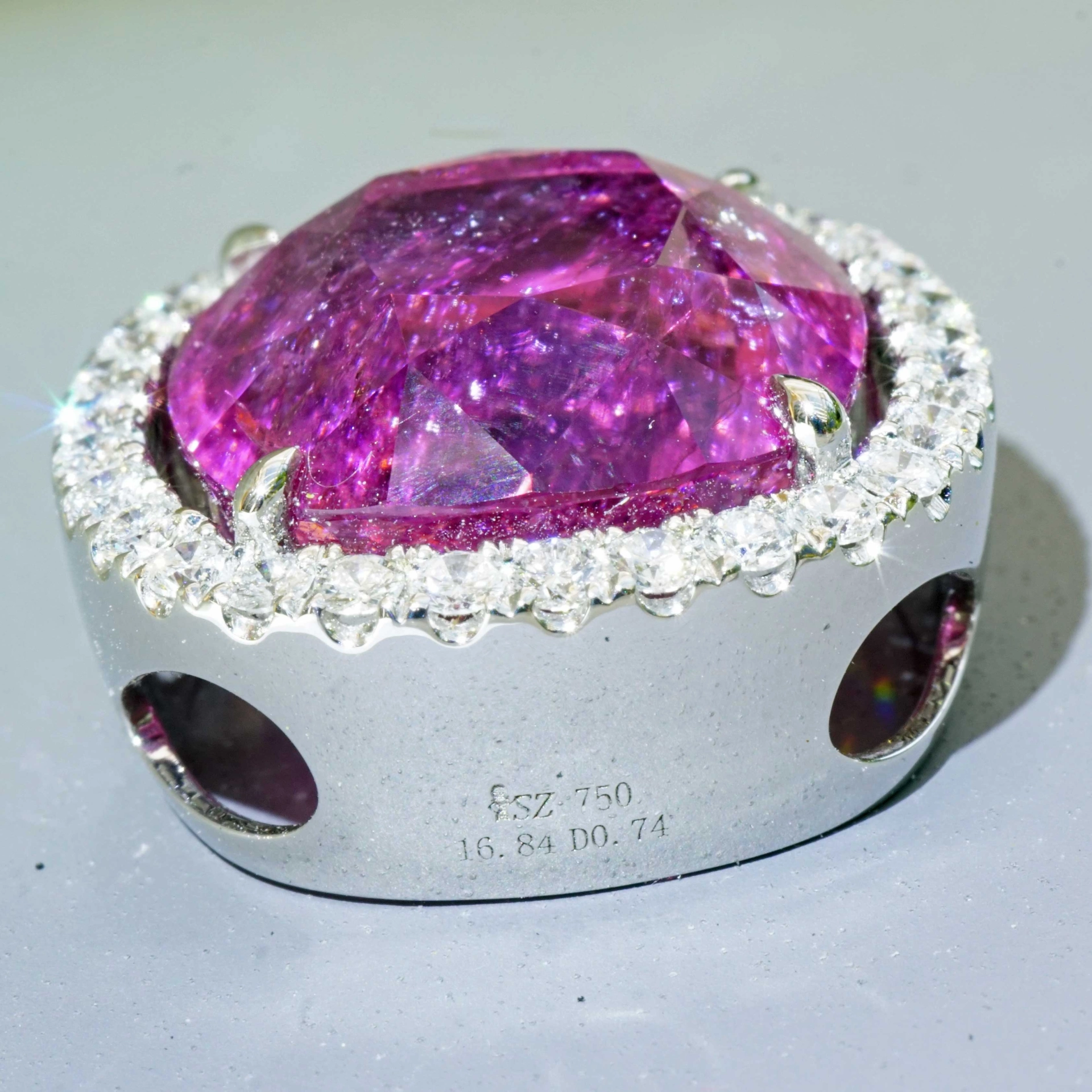Copper Rubelithe 16.84 ct pink-redish Brilliant Pendant 18 kt White Gold...amazing Color