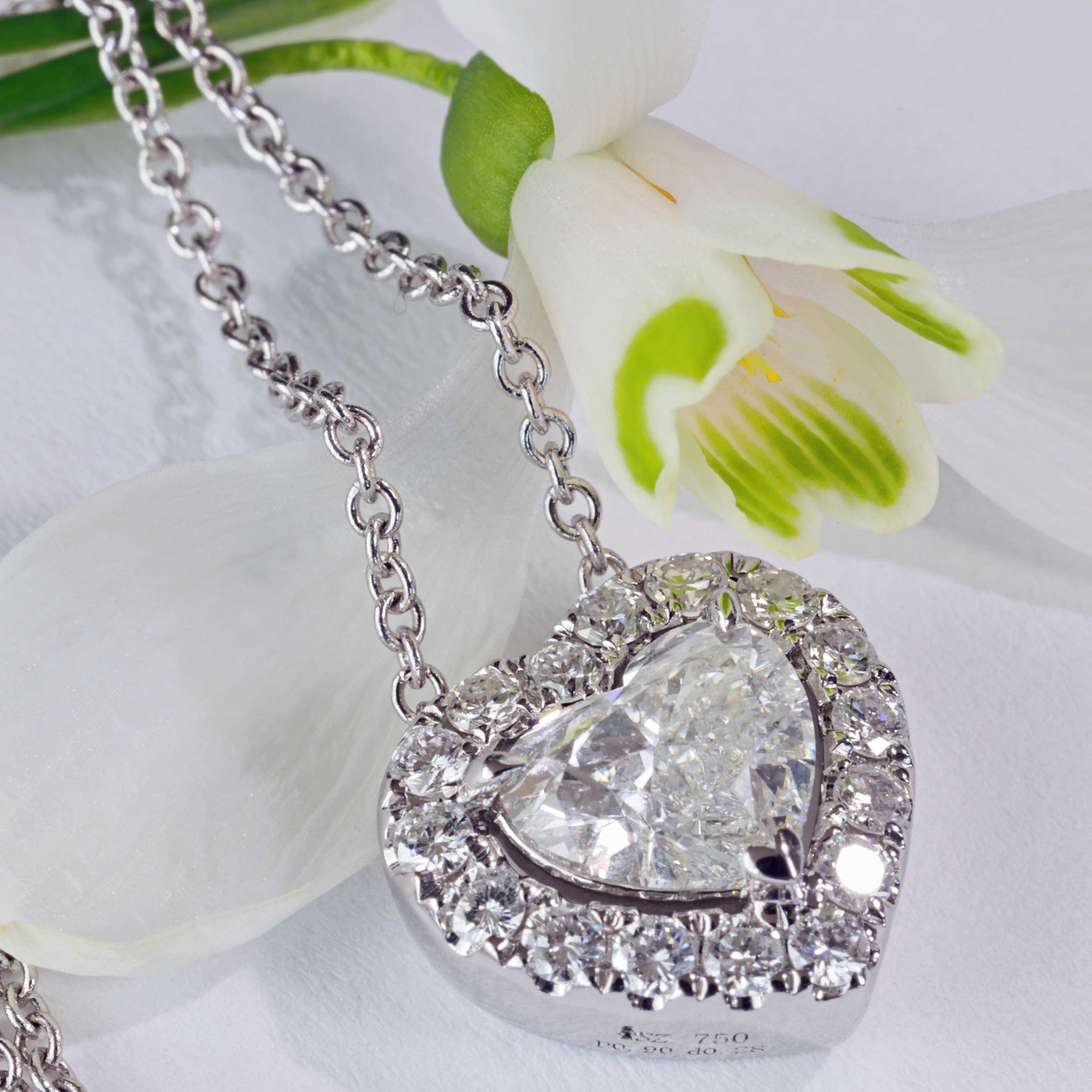 Necklace with Heart full cut brilliant approx. 0.90 ct, H (white) / SI2  GIA report 18 kt White Gold