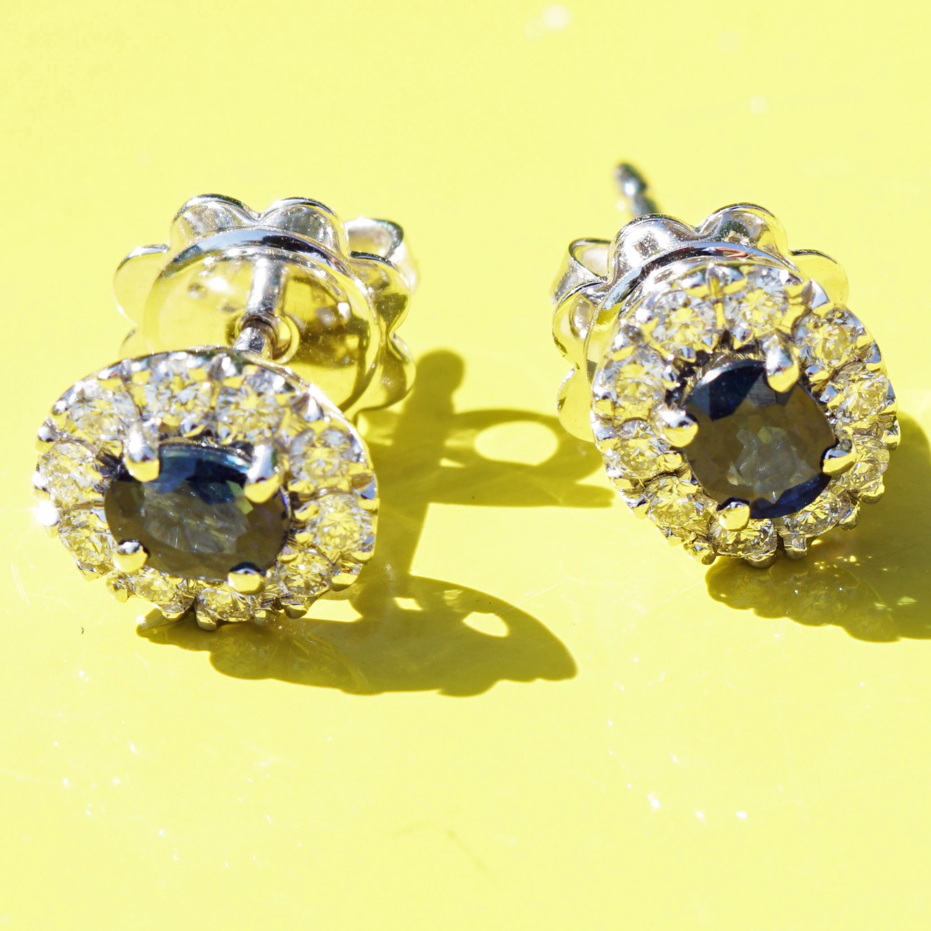Luxury Saphire Earrings...18 kt Gold....made in bella Italy
