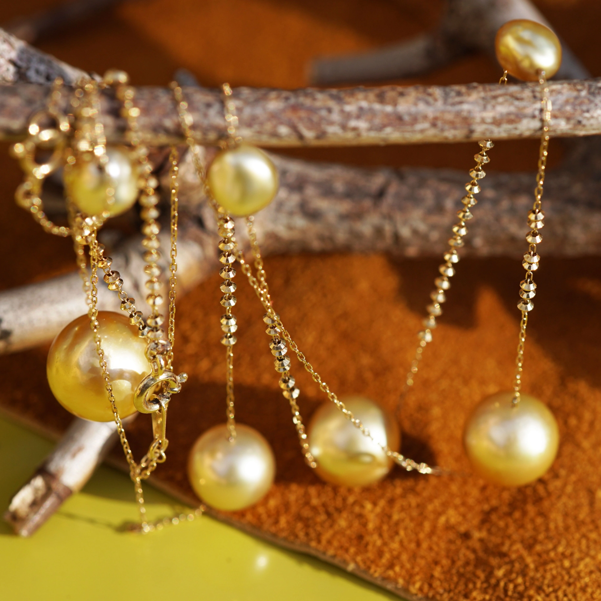 Southsea and Keshi pearls great natural goldcolor AAA+ handmade chain 750er Yellowgold