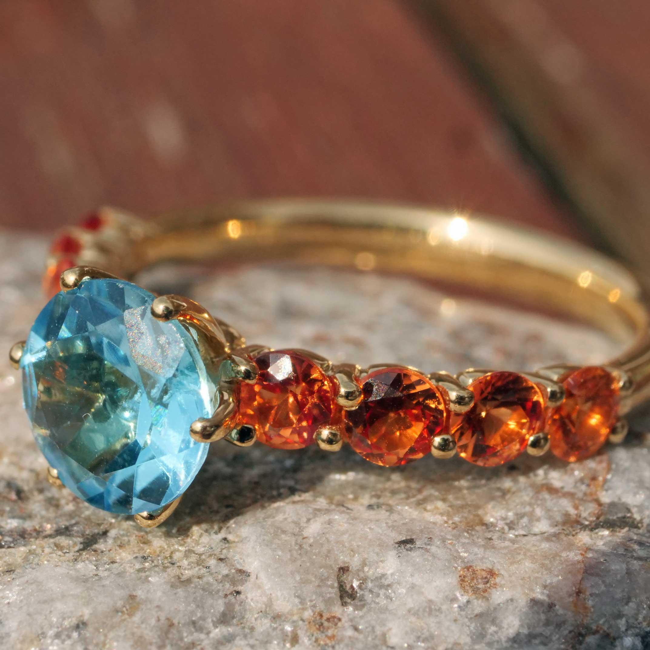 Cool Color Gemstone Jewellery I Sapphire Topaz Ring in 750 Yellow Gold 2.41 ct in Sky Blue and Mandarin Orange