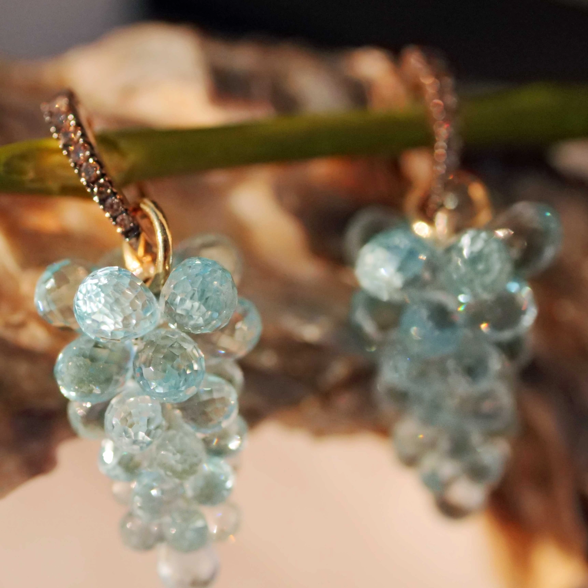 Grape Pendant Bluetopaz 14kt Yellow Gold 22 ct....skillfully made