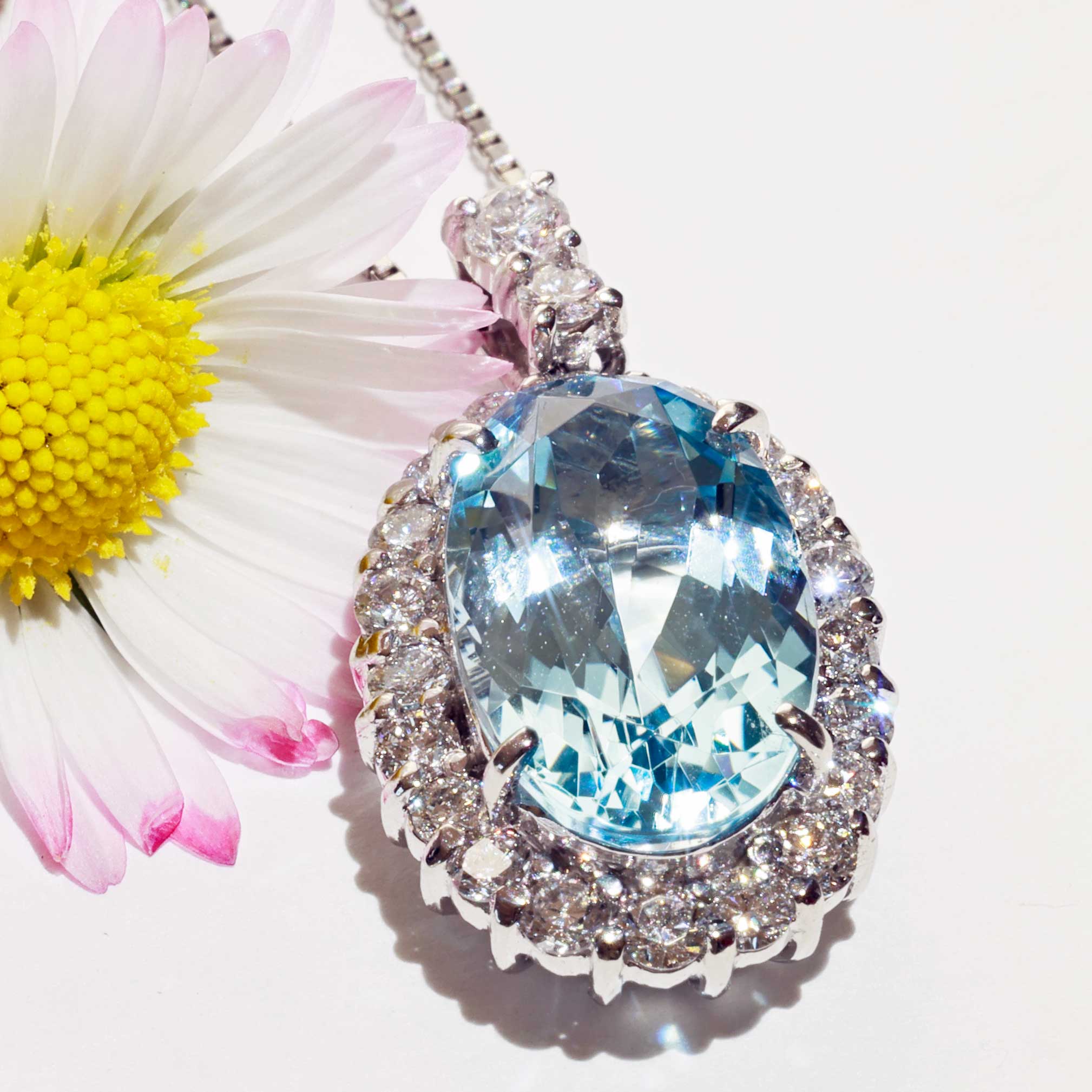 Santa Maria Aquamarin Brilliant Pendant 3.80 ct  0.78 ct 950 platinum Rare Color
