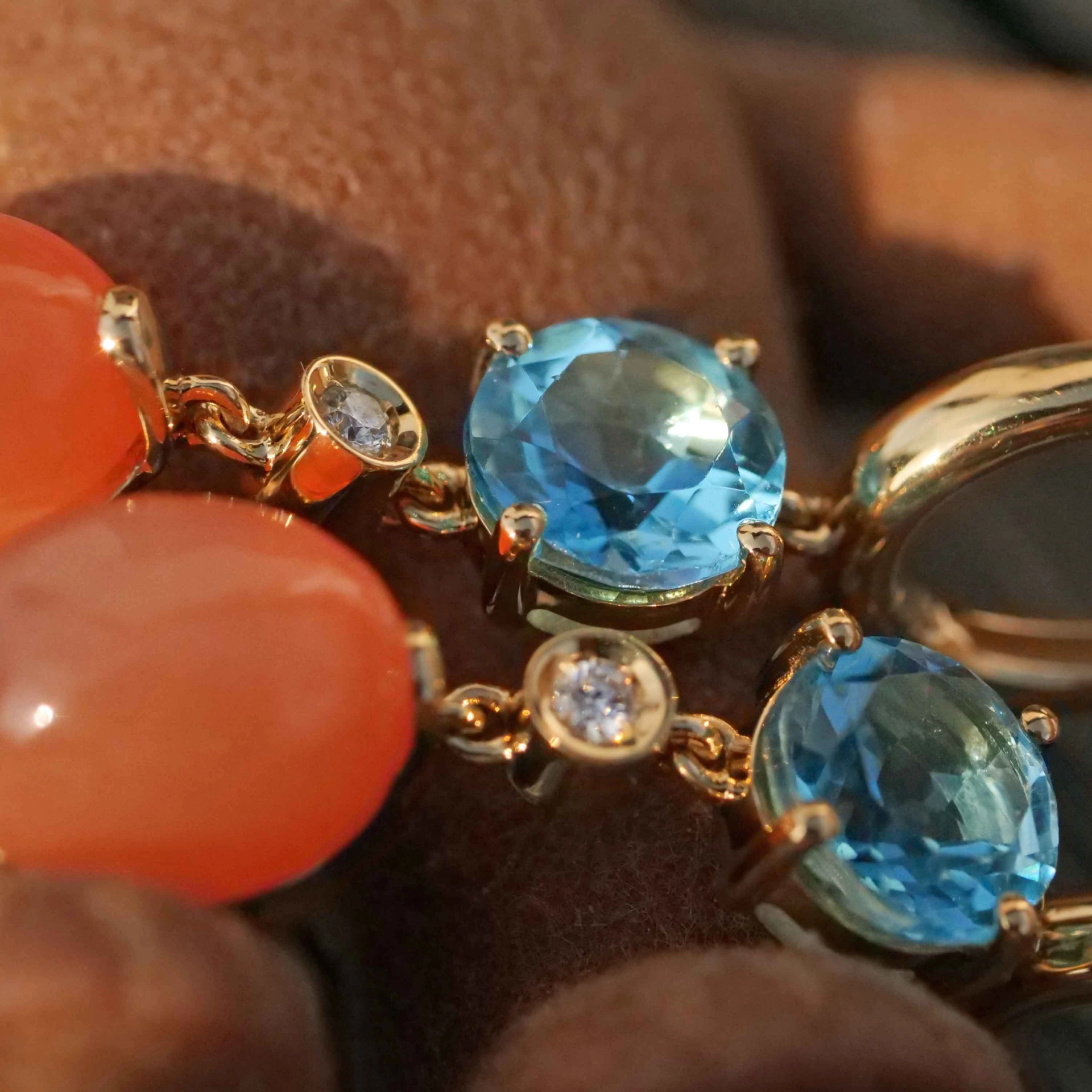 Neon blue paraibacolored Apatite Topaz and Moonstone Earrings 18 kt Jewellery 