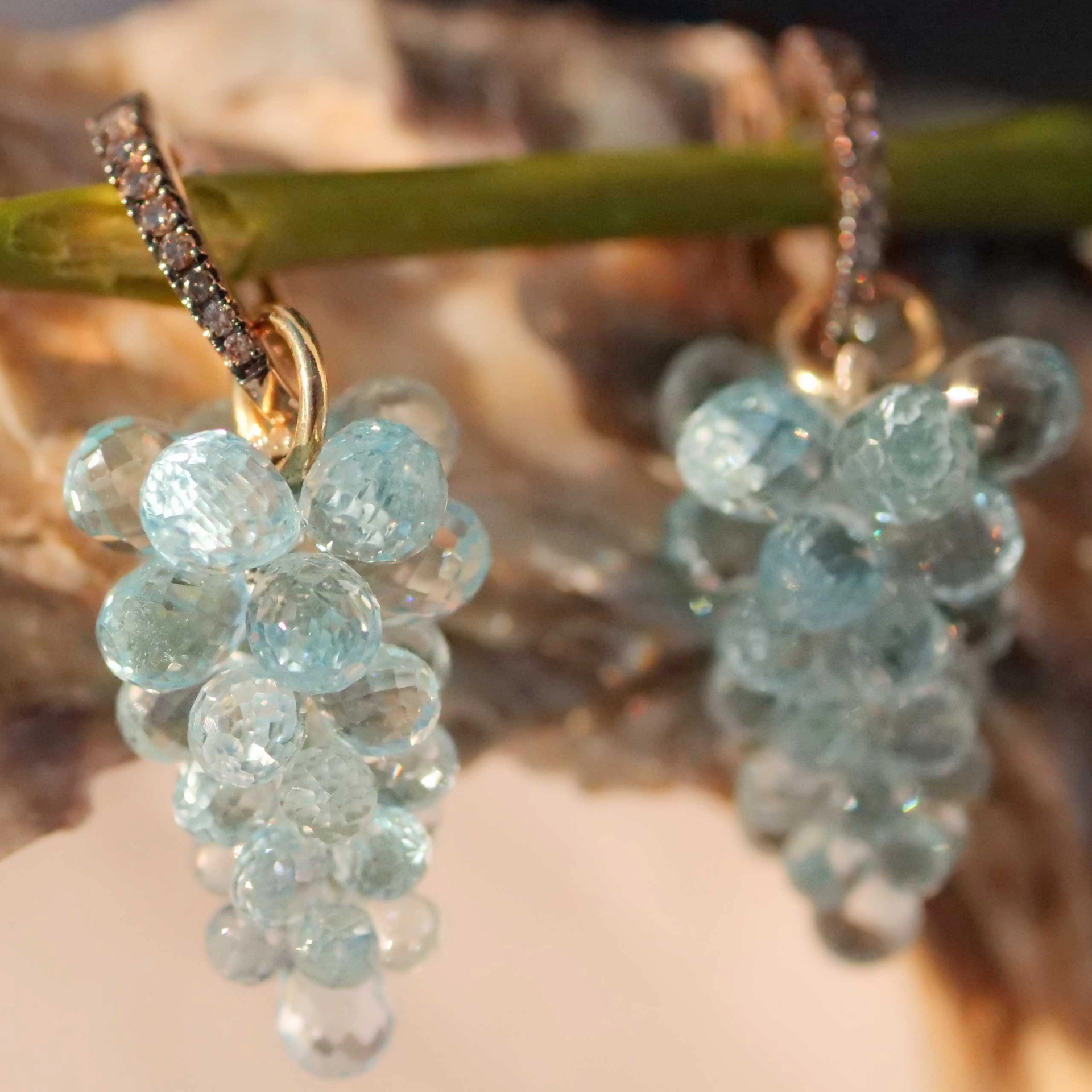 Grape Pendant Bluetopaz 14kt Yellow Gold 22 ct....skillfully made