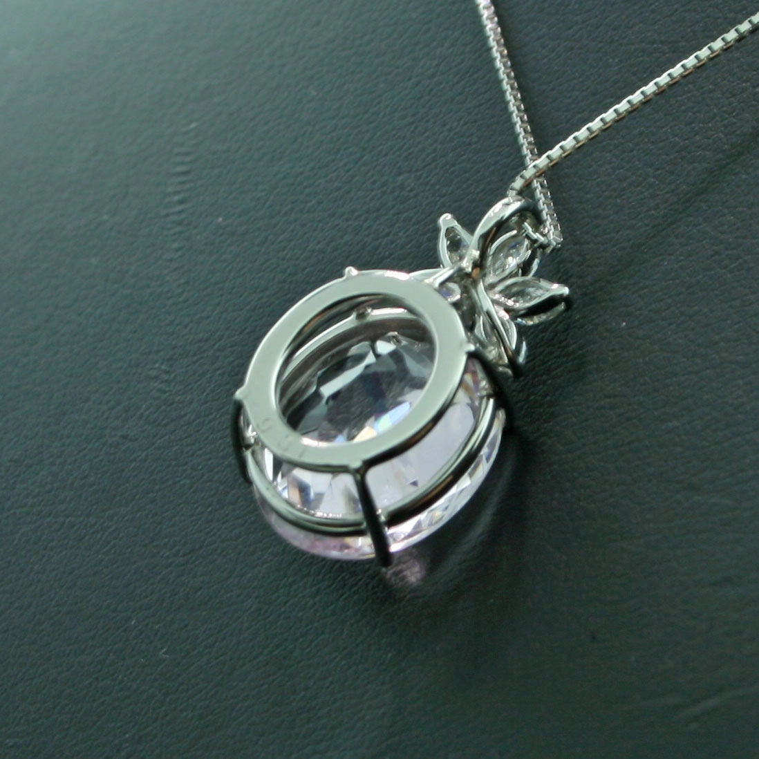 Kunzit-Brillant-Anhänger mit Kette, 900er-Platin