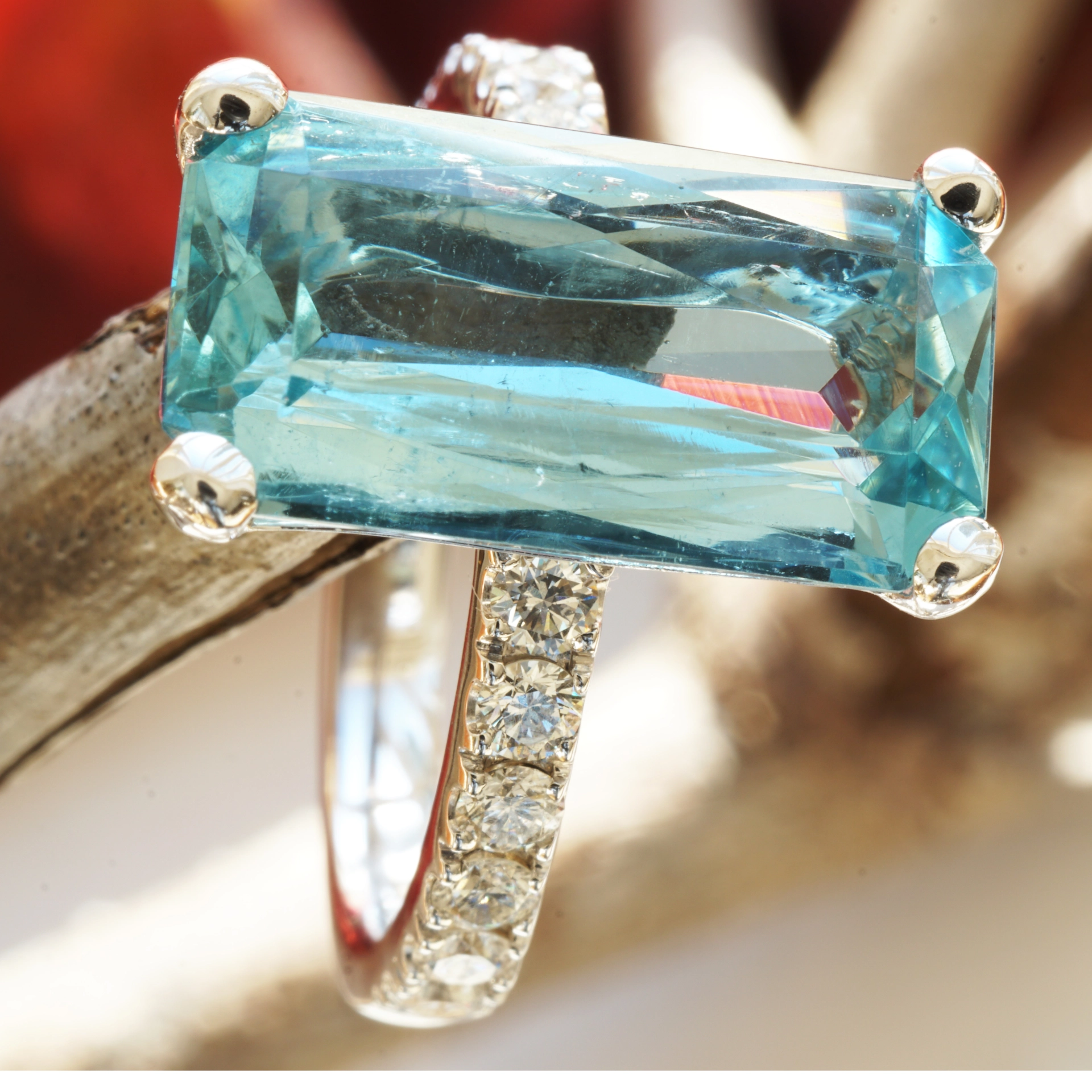 Aquamarine diamond ring, 5.09 ct, 0.44 ct, AAA + TW VVS ..... DIVINE BLUE