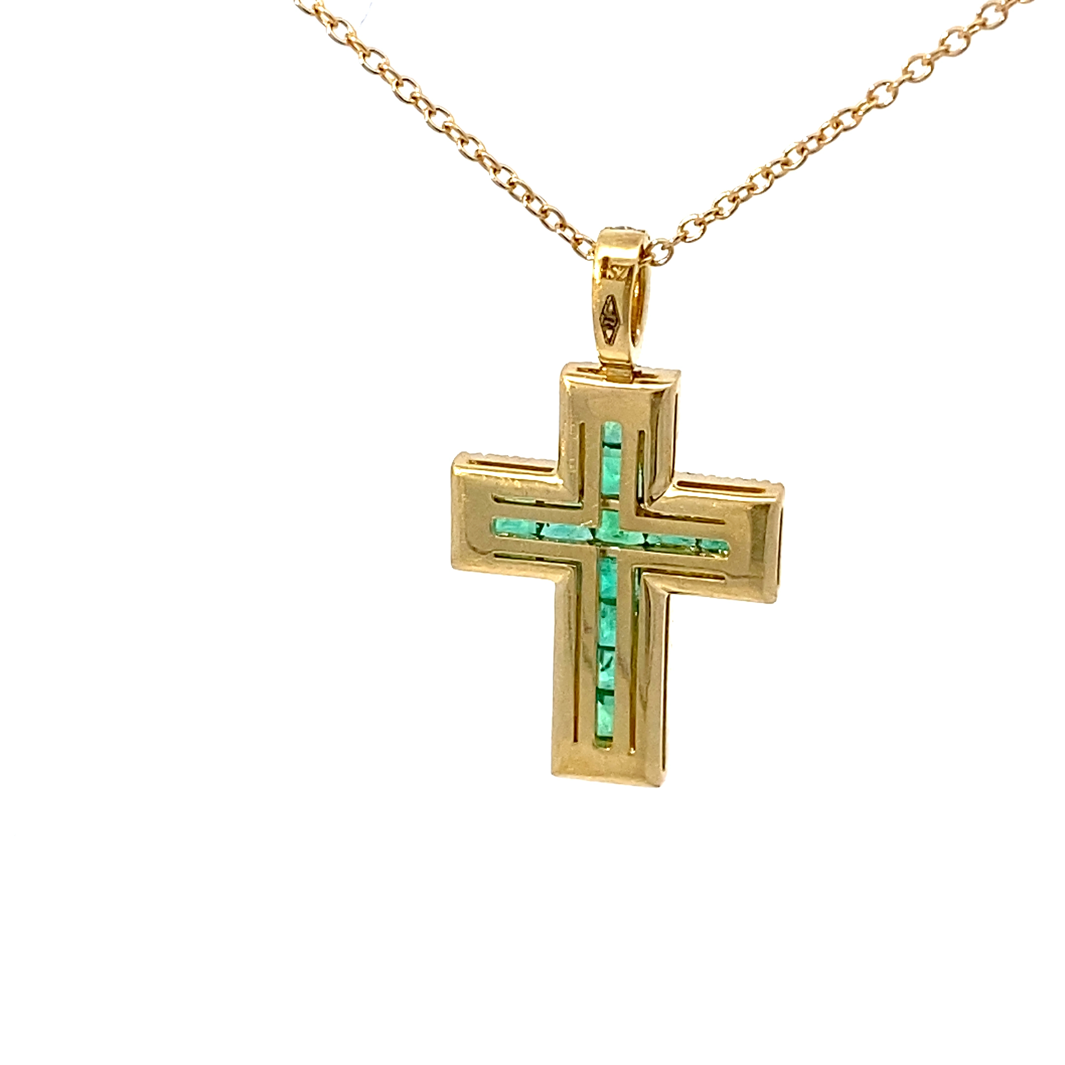 Bright Green AAA+ Panshir Emerald Brilliant Cross with Chain in 750 Yellow Gold - 0.98 ct 0.38 ct TW VS