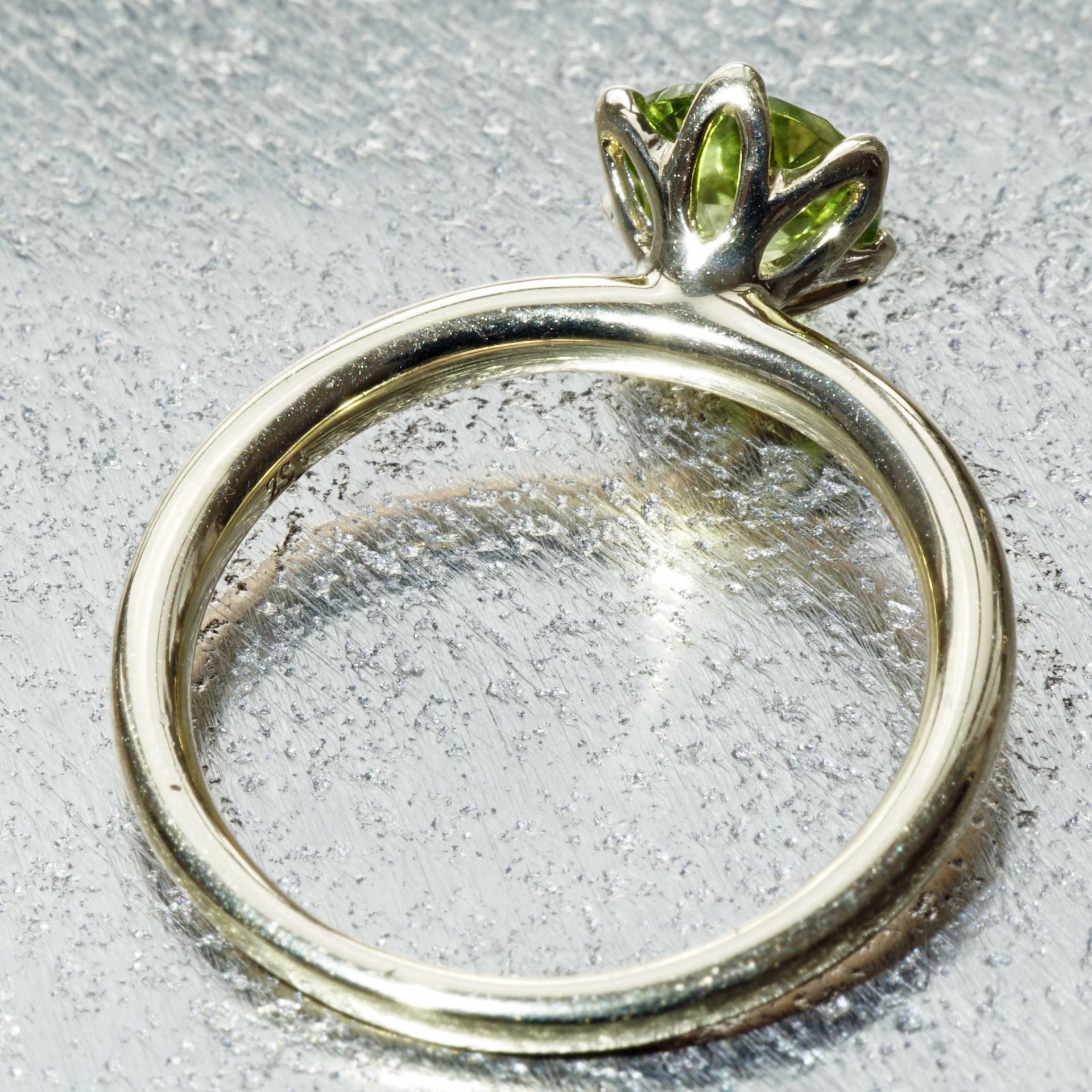 Bestseller Combination Ring made in Valenza...18 kt Yellow Gold with Peridot