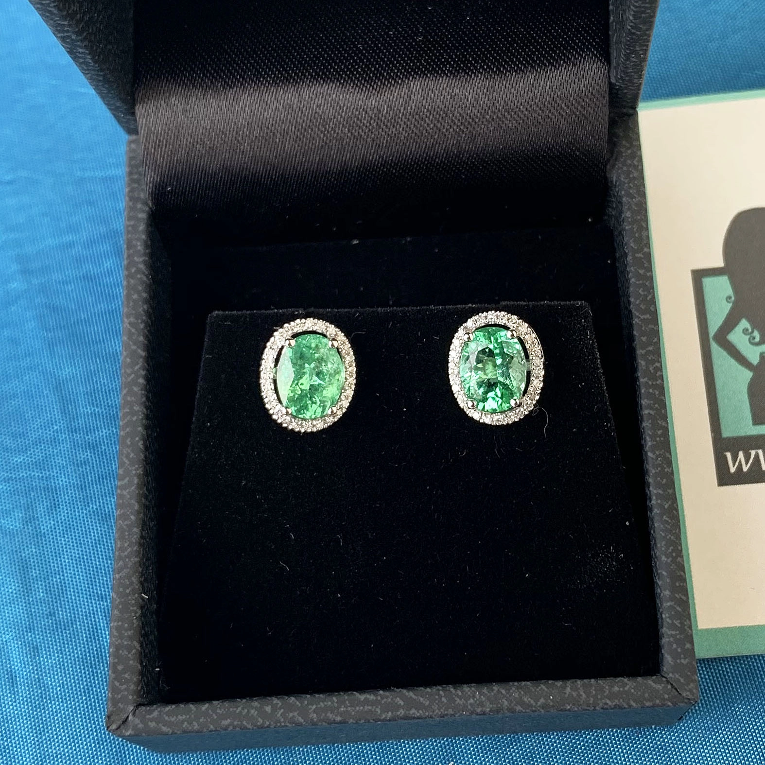 Paraiba Turmalin Ohrstecker 1.70 ct AAA+ 750er Weissgold Diamanten 7x5,5 mm