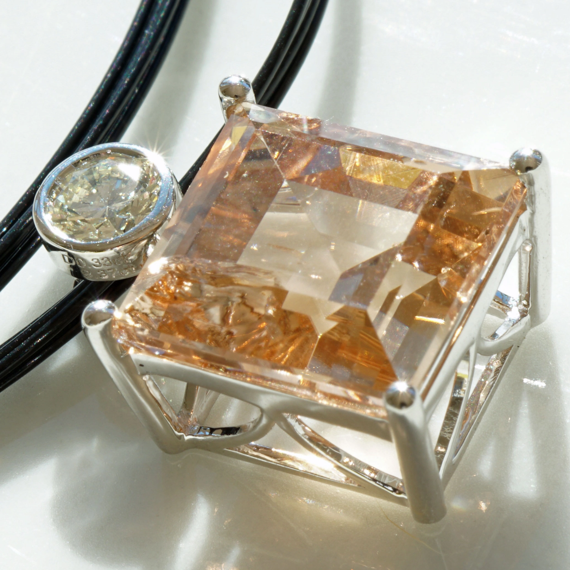 Morganit 9 ct...... amazing Color with IGI Diamond