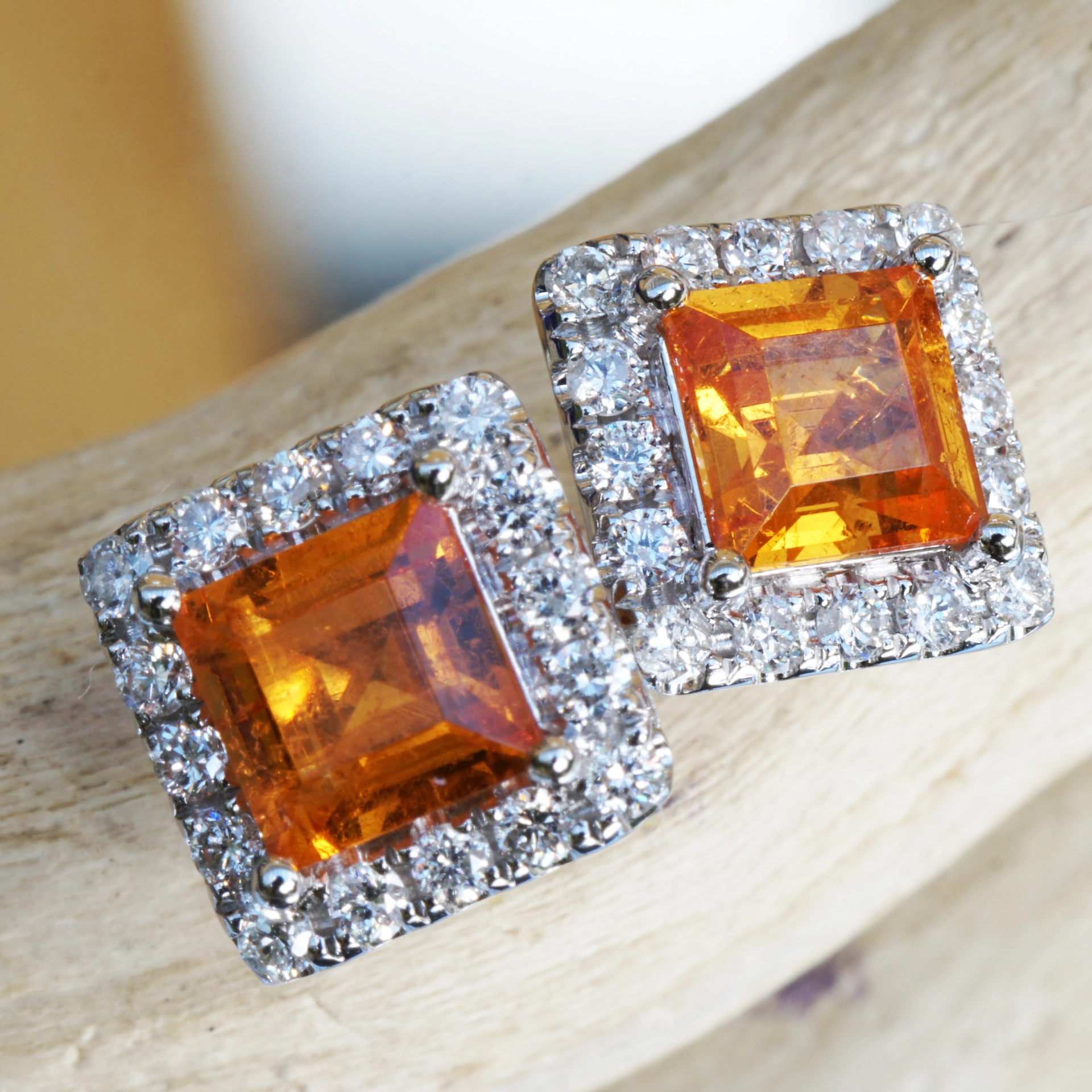Mandarin Granat Brillant Ohrstecker AAA 8,5 mm W / VS-SI 750er Weissgold Top Farbe leuchtend orange