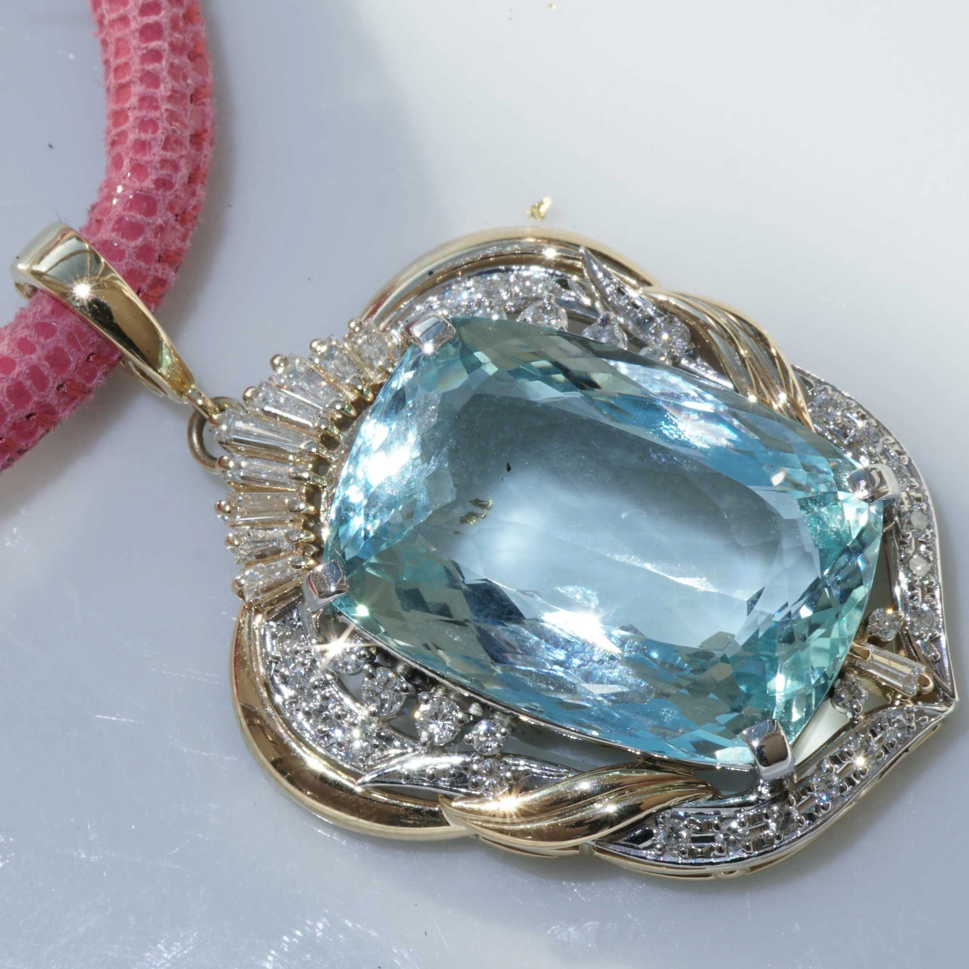 Aquamarine Brilliant Pendant 24.5 ct 18kt Yellow Gold..intensive Color rare