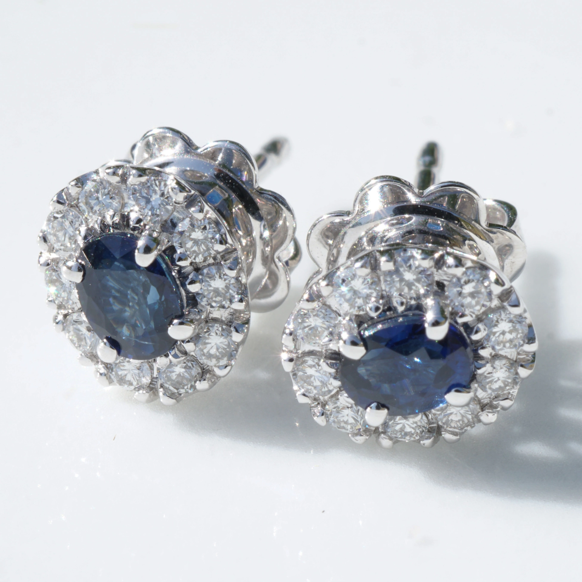 Luxury Saphire Earrings...18 kt Gold....made in bella Italy