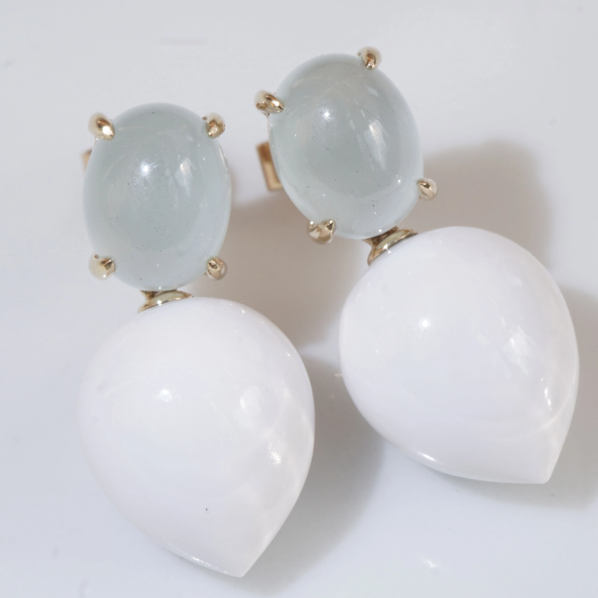 Cacholong Aquamarine Earrings 14 kt Yellowgold....Sky and Snow