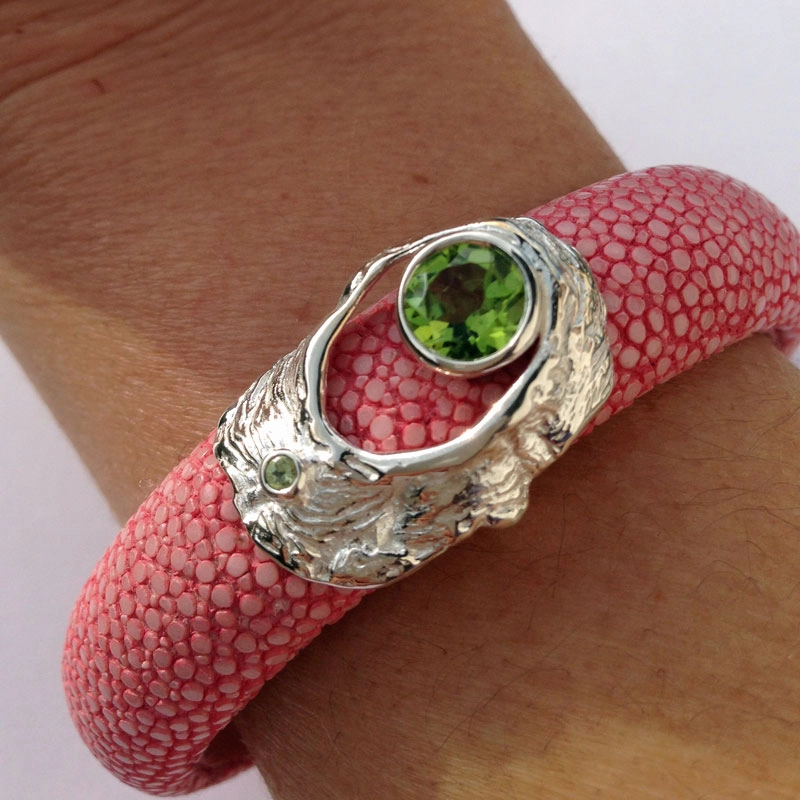 Peridot-Rochenleder-Armreif, 925/-Silber