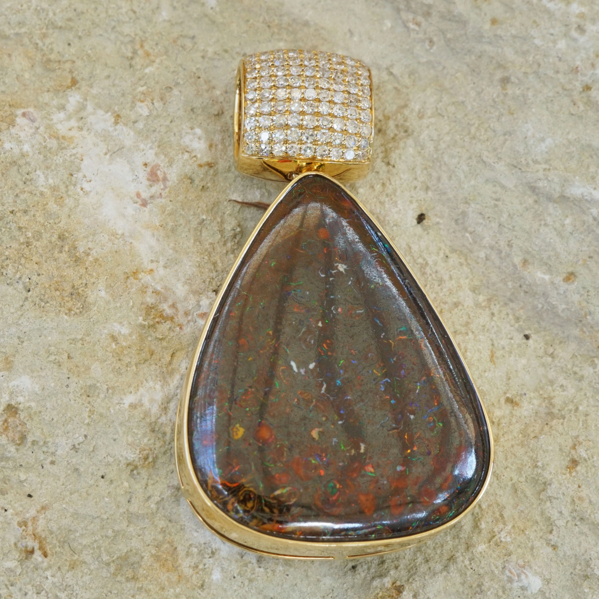 Opal Matrix Brilliant Pendant 31 ct 0.46 W SI-P 750 Yellow Gold AUSTRALIA