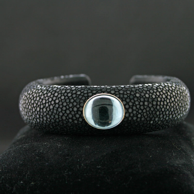 Stingray Bracelet Blue Topaz 14 kt Yellow Gold...blue Eternity
