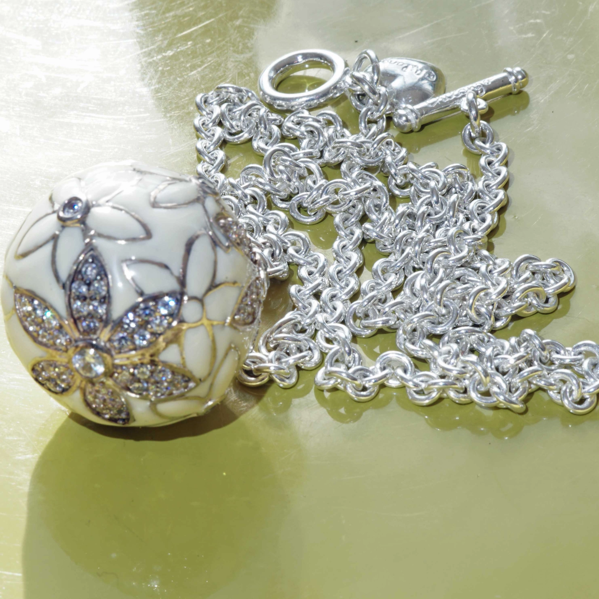 Chilango Pendant Faberge white Flower with Circonia 925 Silver Enamel