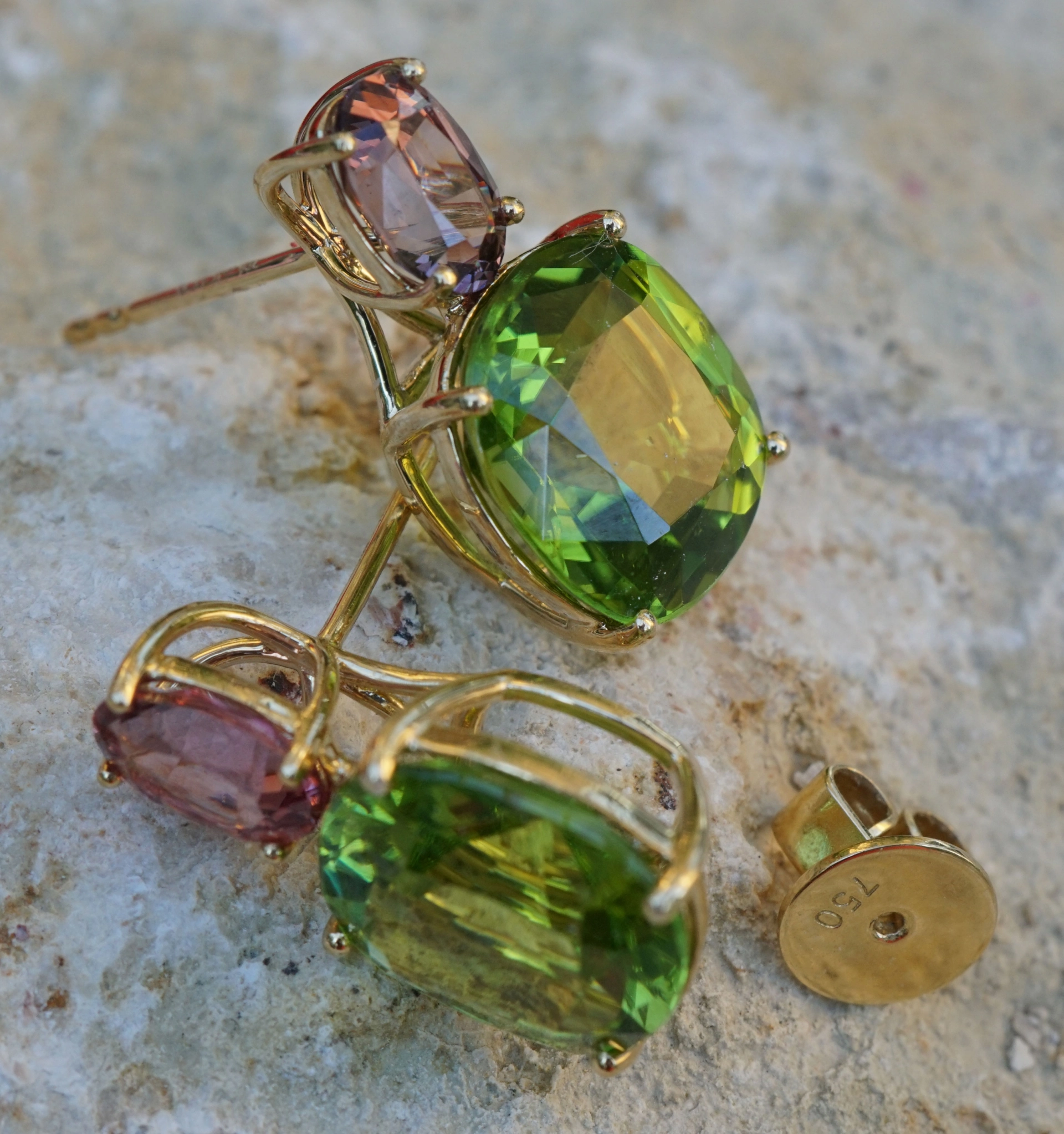 Ohrstecker Peridot Spinell 10 CARAT 750er Gold WE CELEBRATE COLORS
