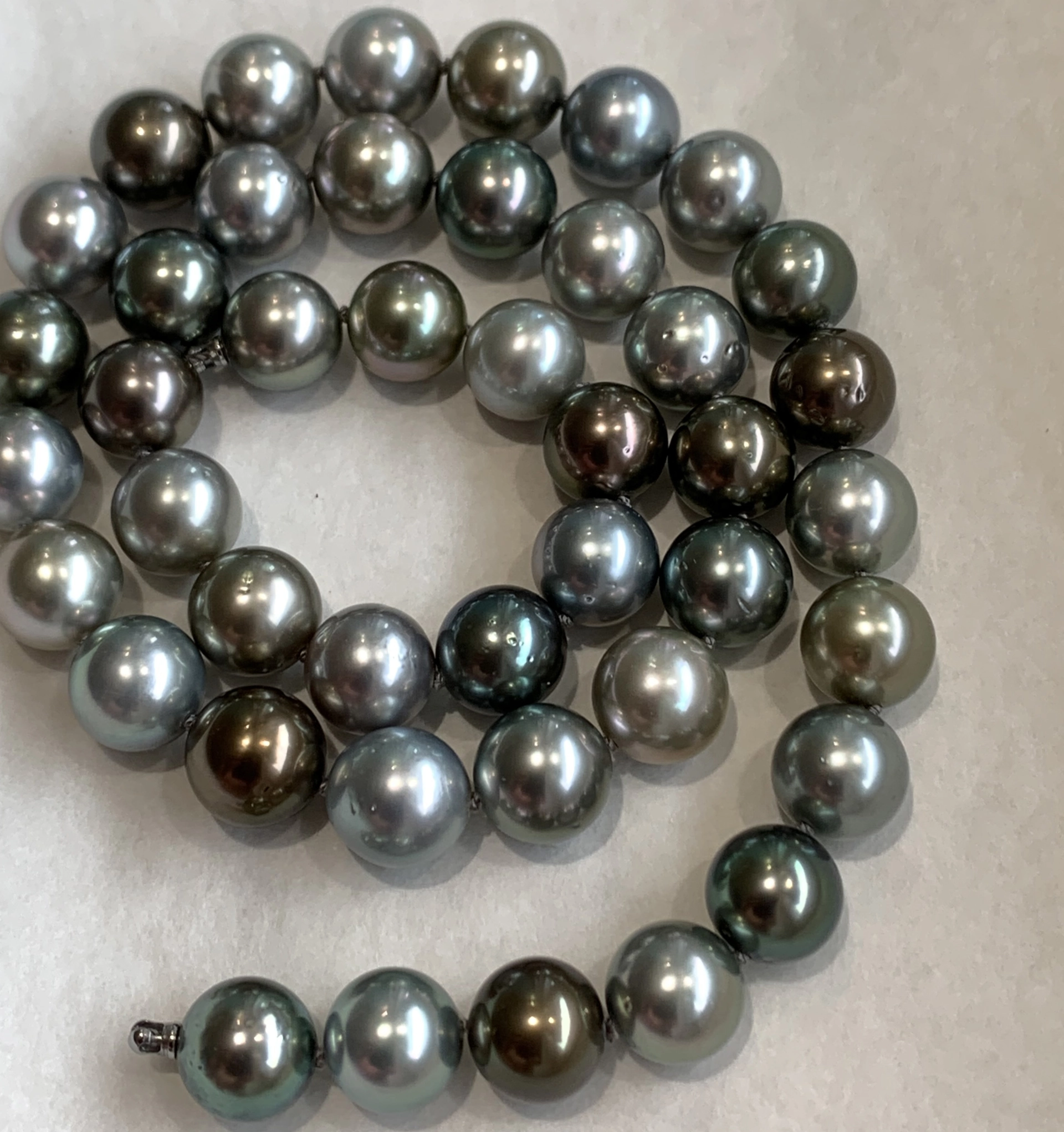 Tahitian Cultured Pearl Necklace 10-11 mm...beautiful natural Color