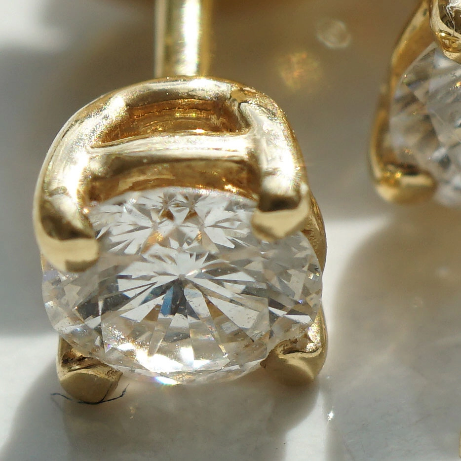 Solitaire Ear studs with full-cut Diamonds 0.42 ct, TW VVS