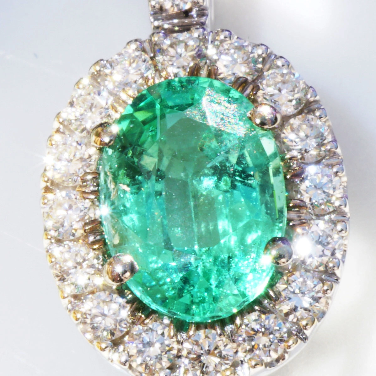 Top Emerald Brilliant Pendant with Chain 18 kt White Gold 0.73 ct AAA+