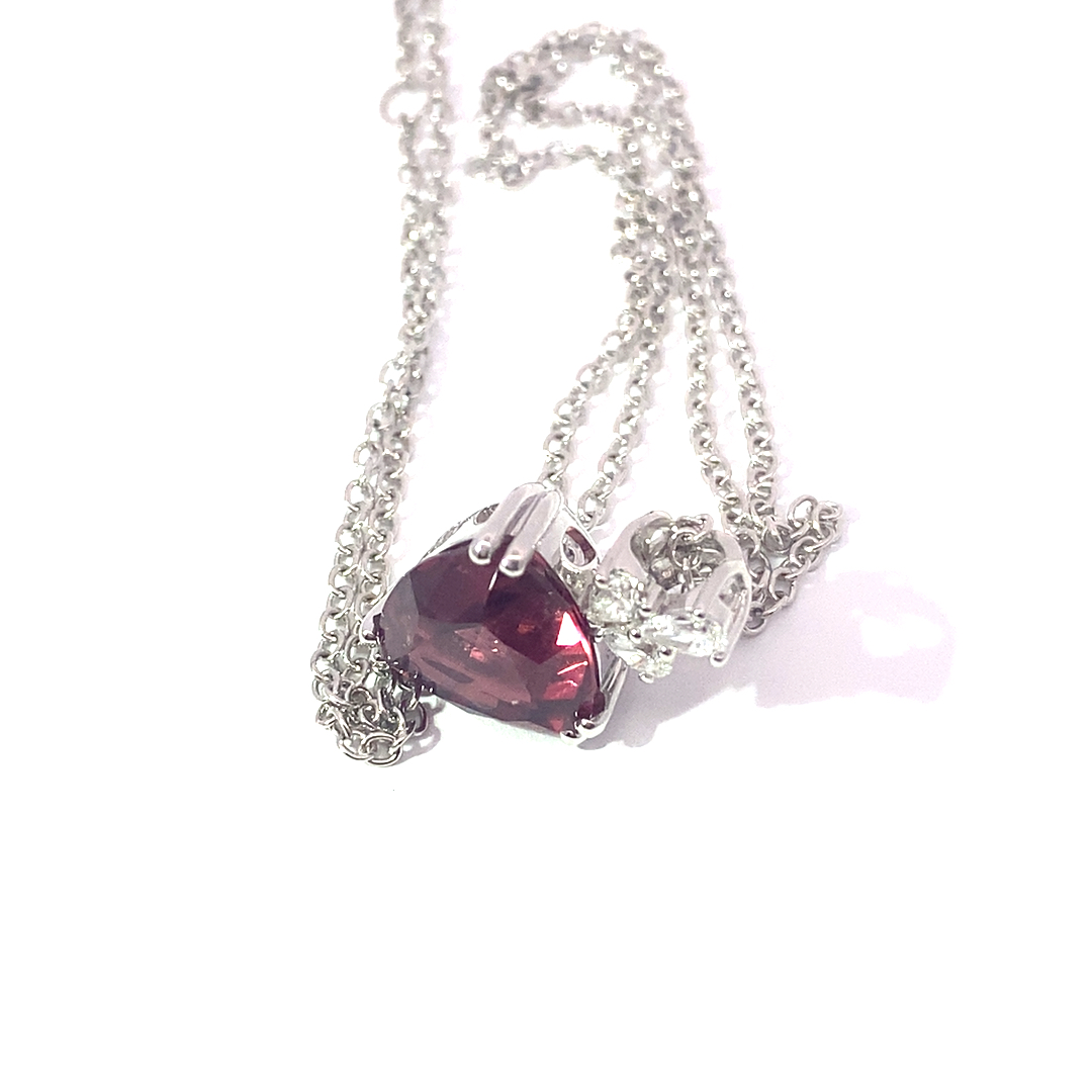 Malaya Garnet Brilliant Necklace 5.47 ct 0.22 ct 750 white gold - the most changeable among the gemstones, color change desired