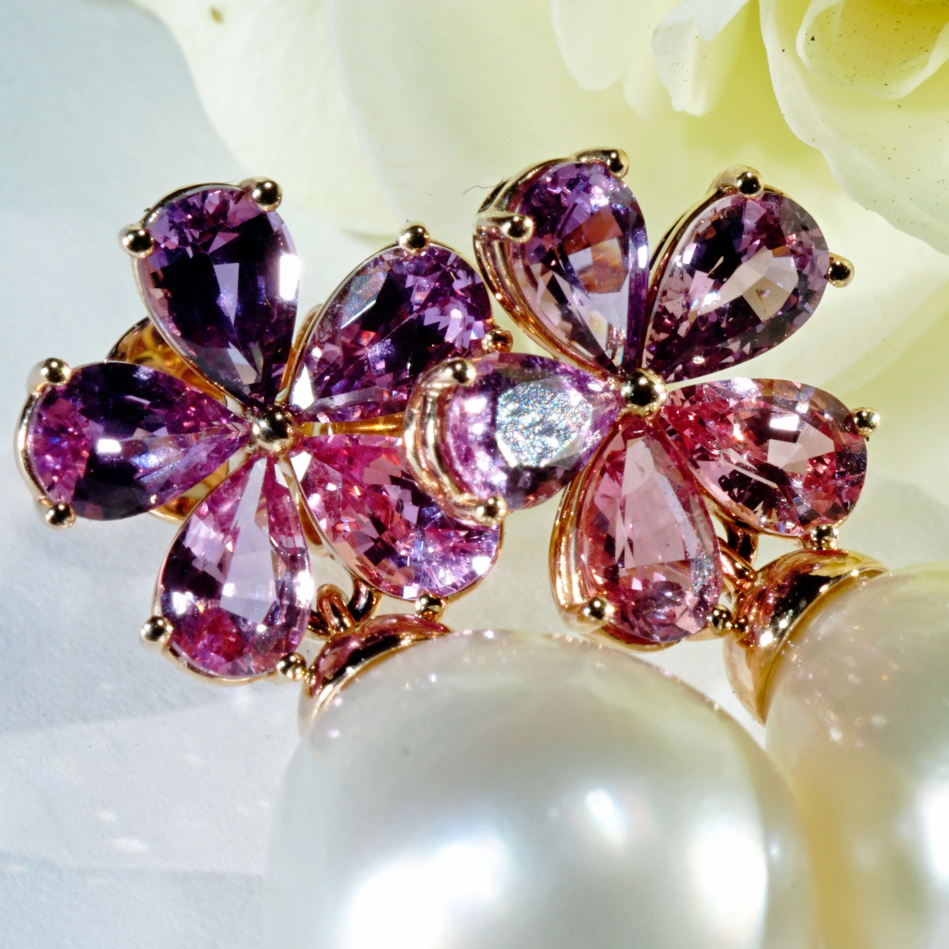 Mahenge Spinel Earrings with Southsea Pearls 18 kt Rosegold
