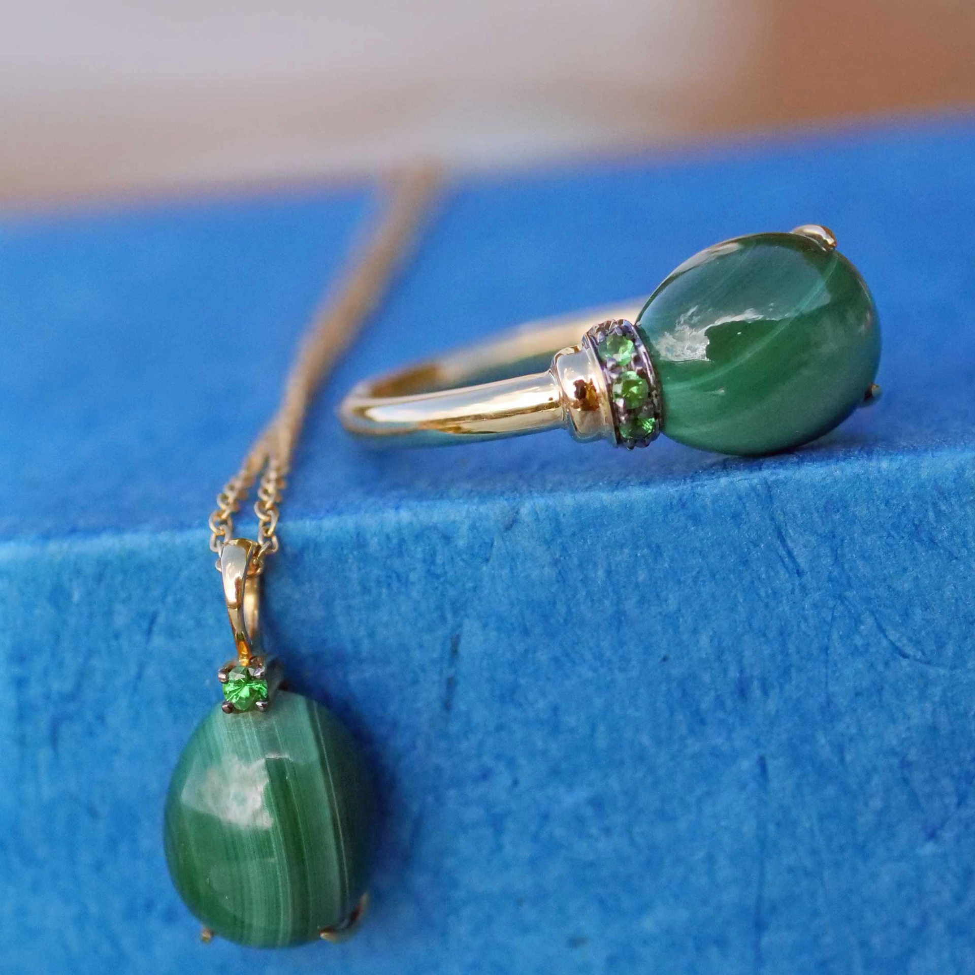 Drop Ring..soo sweet...with malachitet and tsavorithe...made in Italy