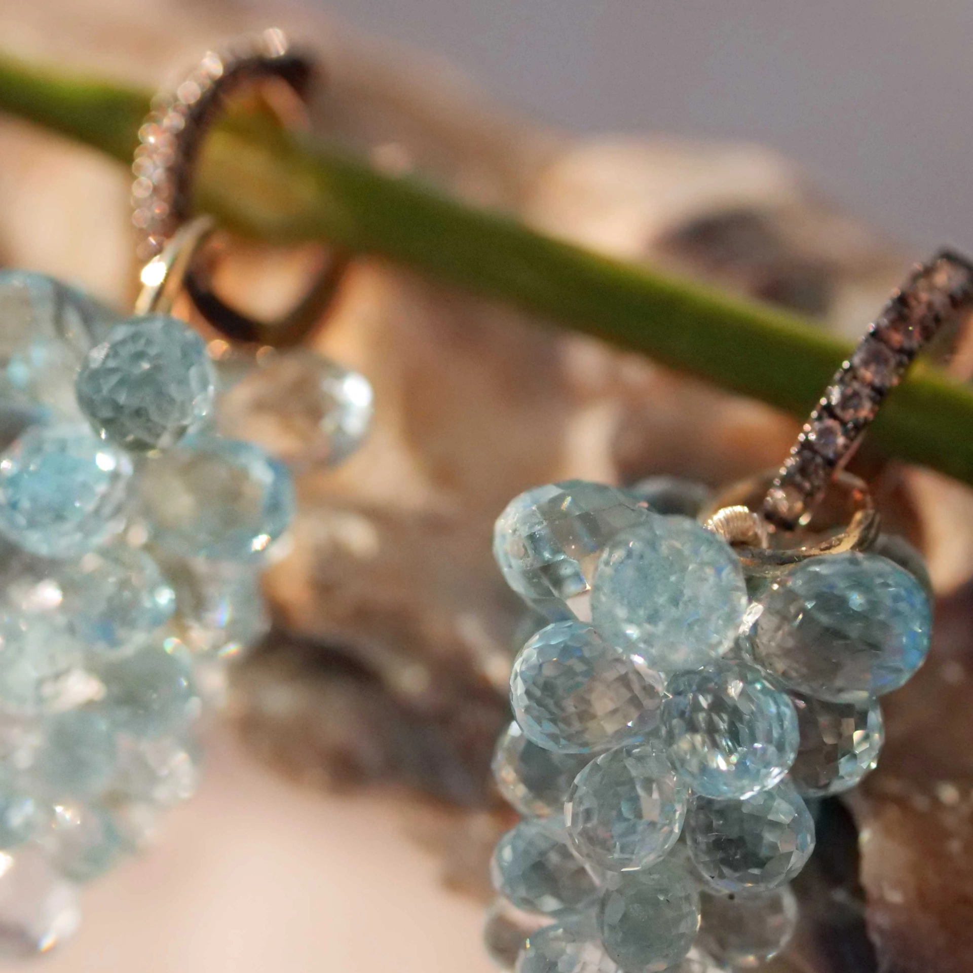 Grape Pendant Bluetopaz 14kt Yellow Gold 22 ct....skillfully made