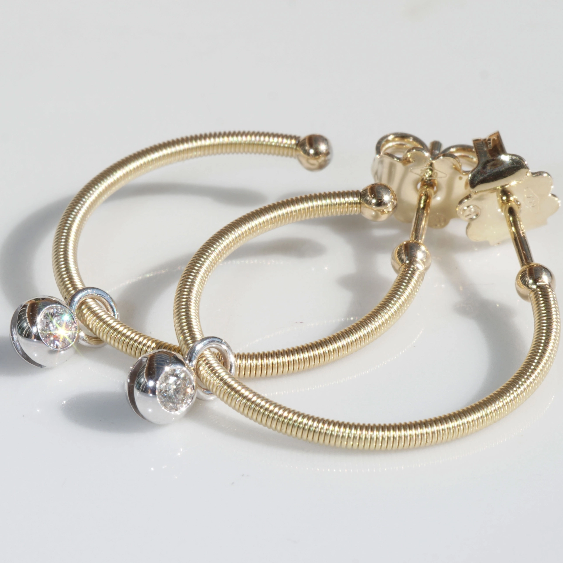 Brilliant Earrings Ivy 18 kt Yellow Gold Wire Wrapping Präzion from Jewelery Silhouette Germany